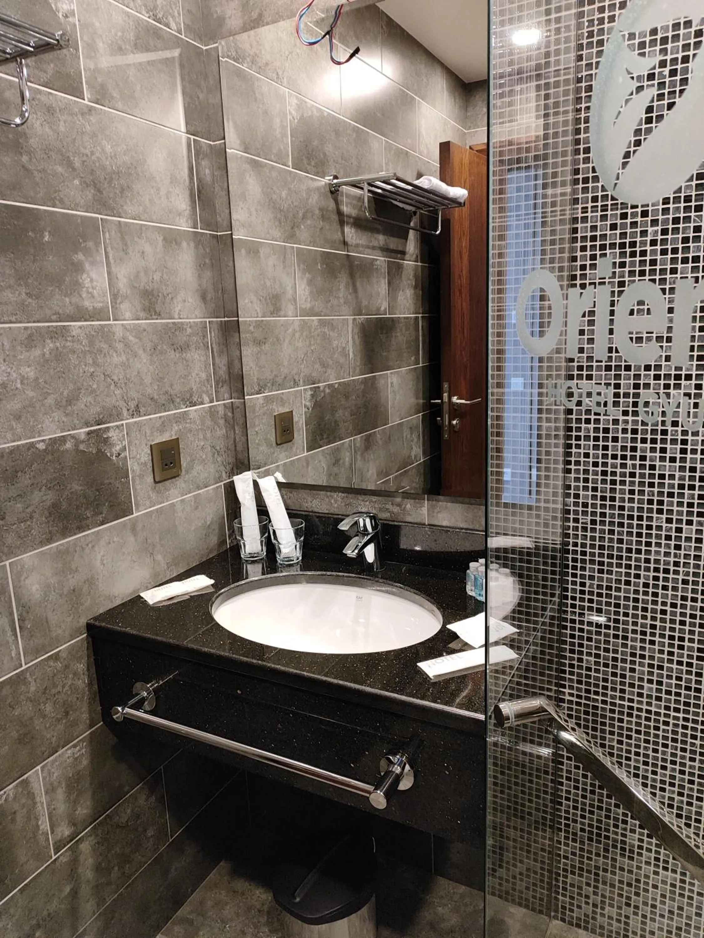 Shower in Orienta Hotel Gyumri