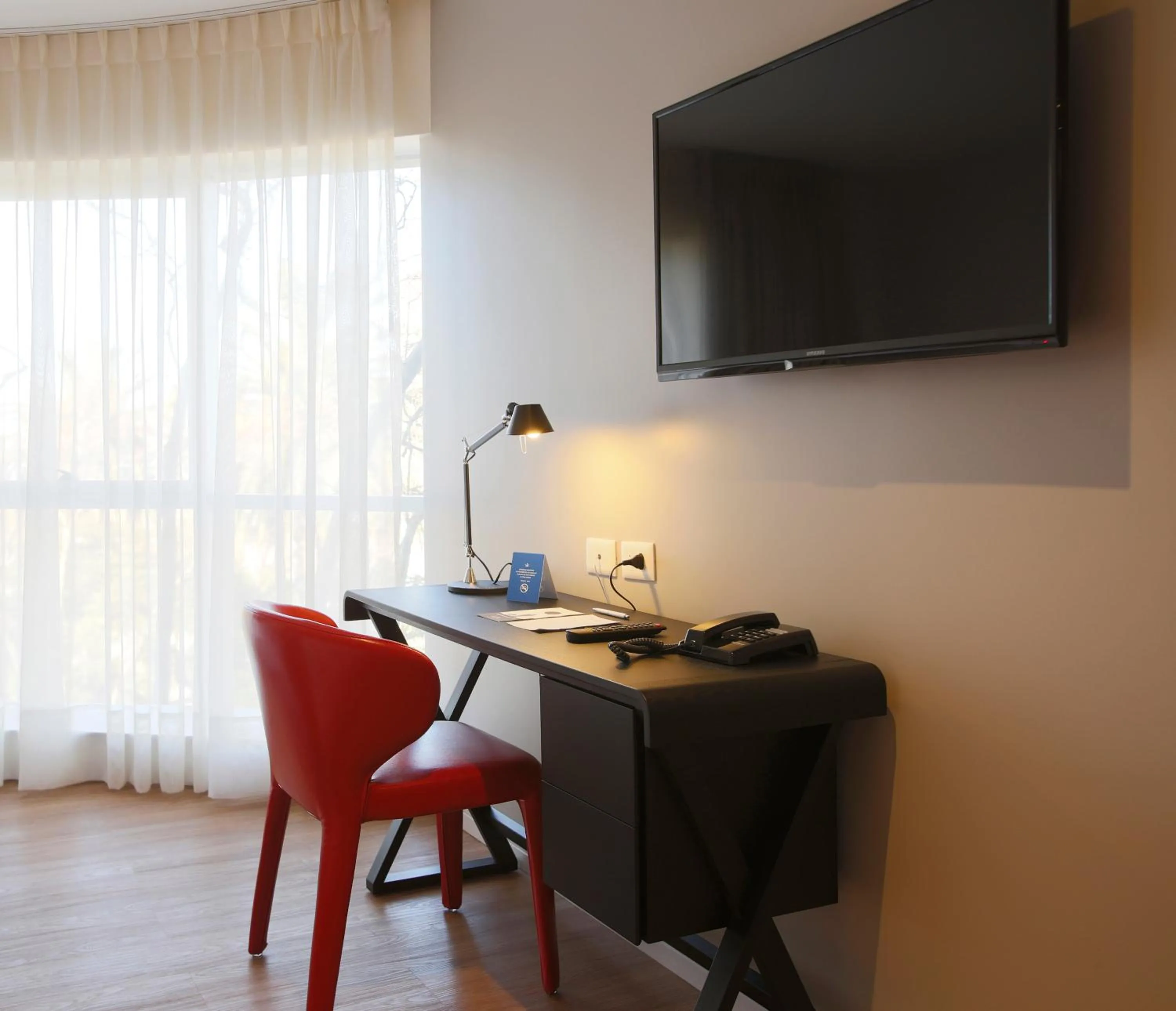 TV and multimedia in Regency Way Montevideo Hotel