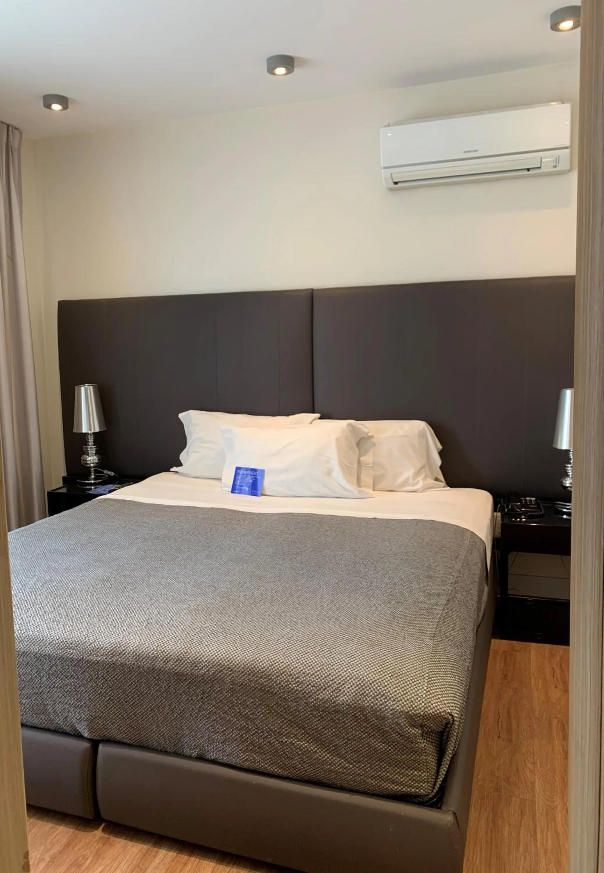 Bed in Regency Way Montevideo Hotel