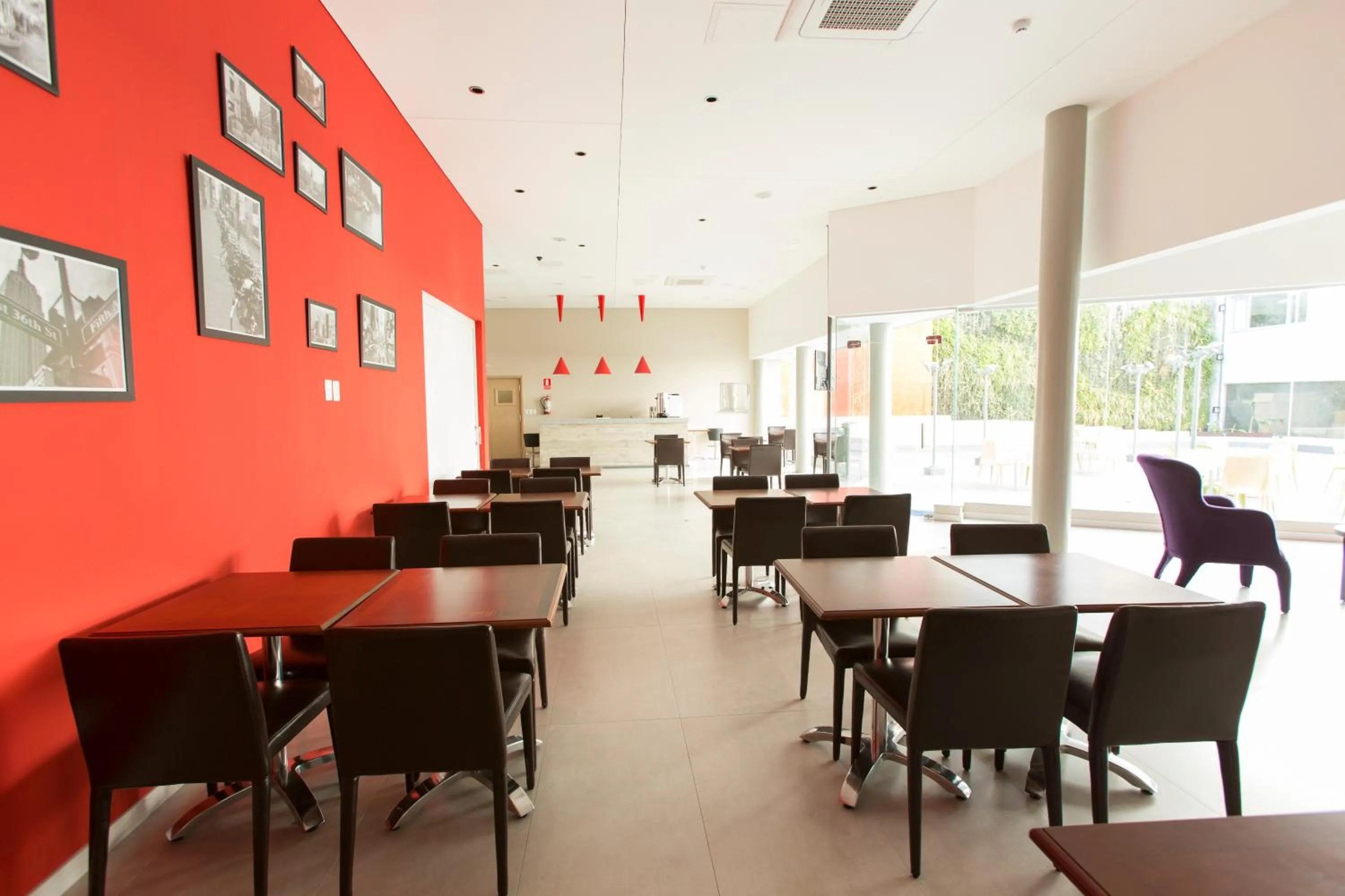 Restaurant/places to eat in Regency Way Montevideo Hotel