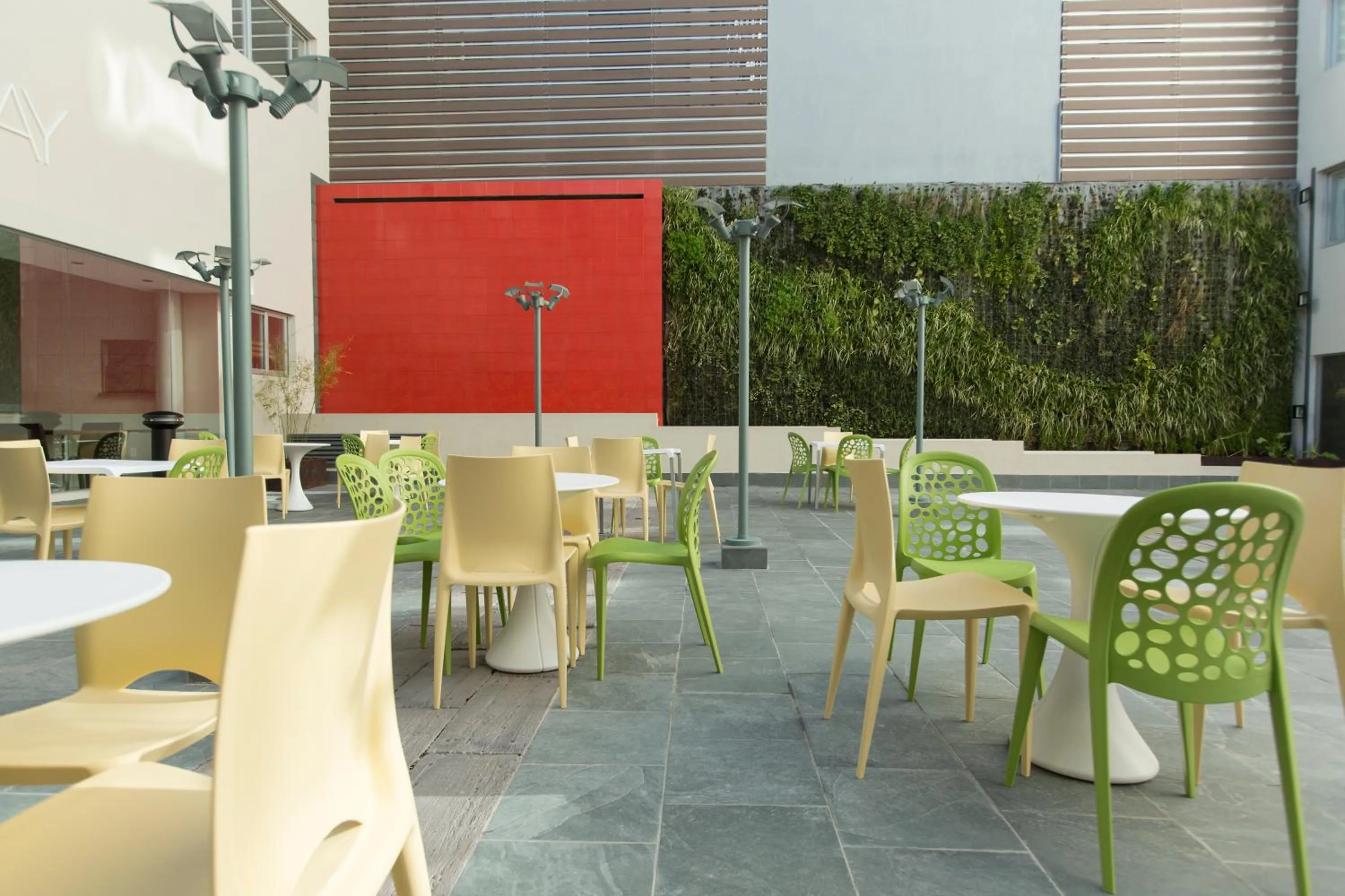 Restaurant/places to eat in Regency Way Montevideo Hotel