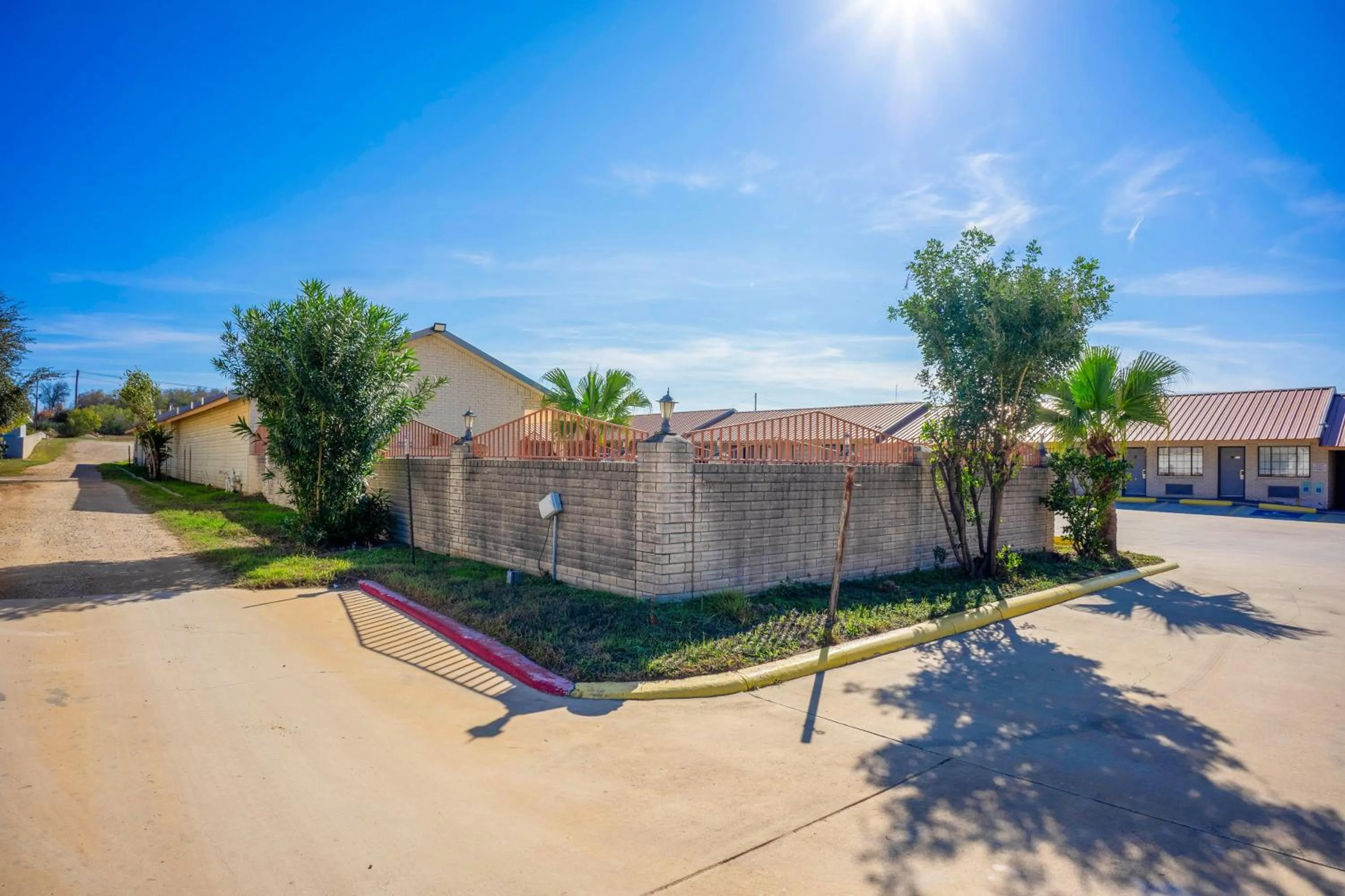 Facade/entrance in Pleasanton Executive Inn By OYO