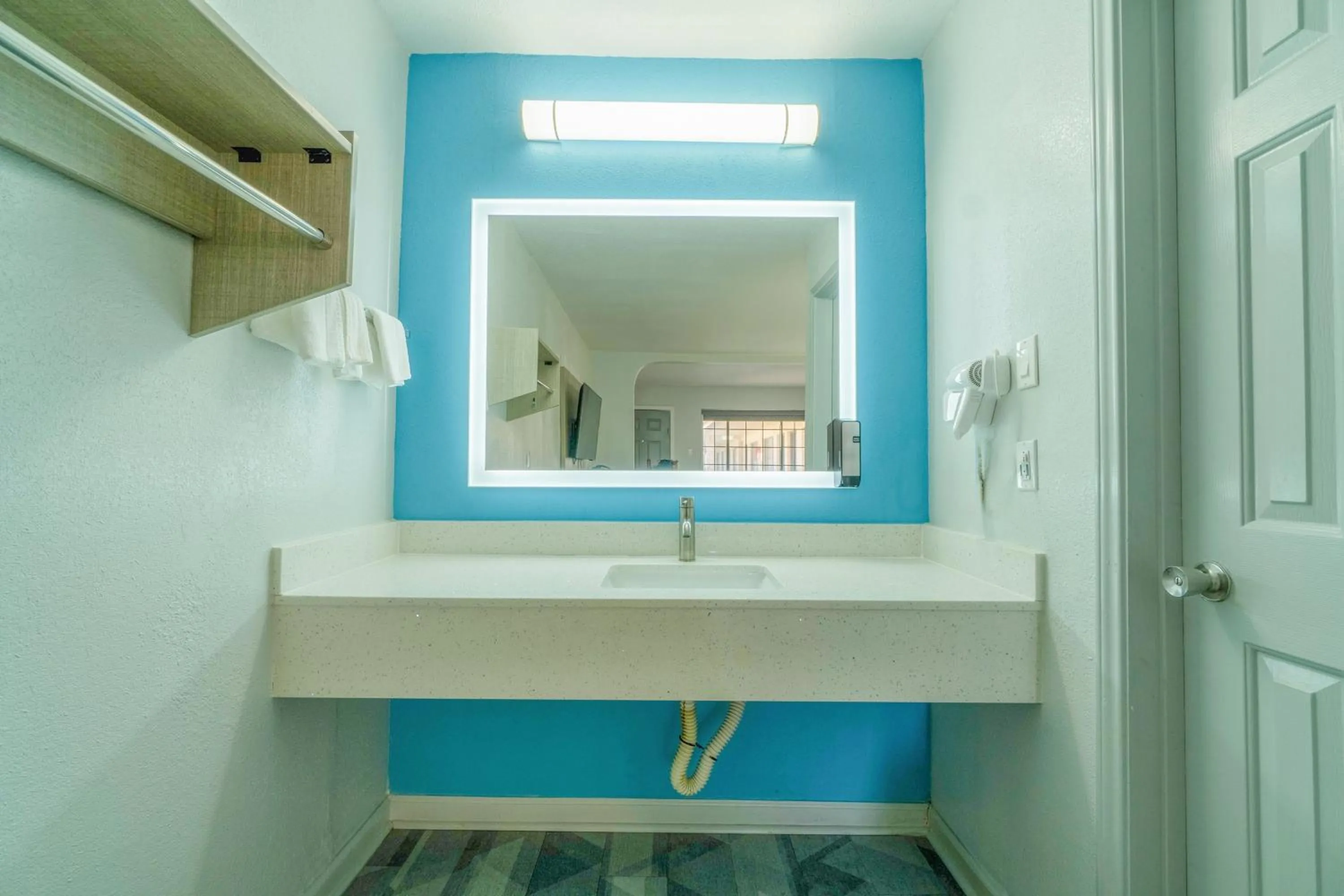 Bathroom in Pleasanton Executive Inn By OYO