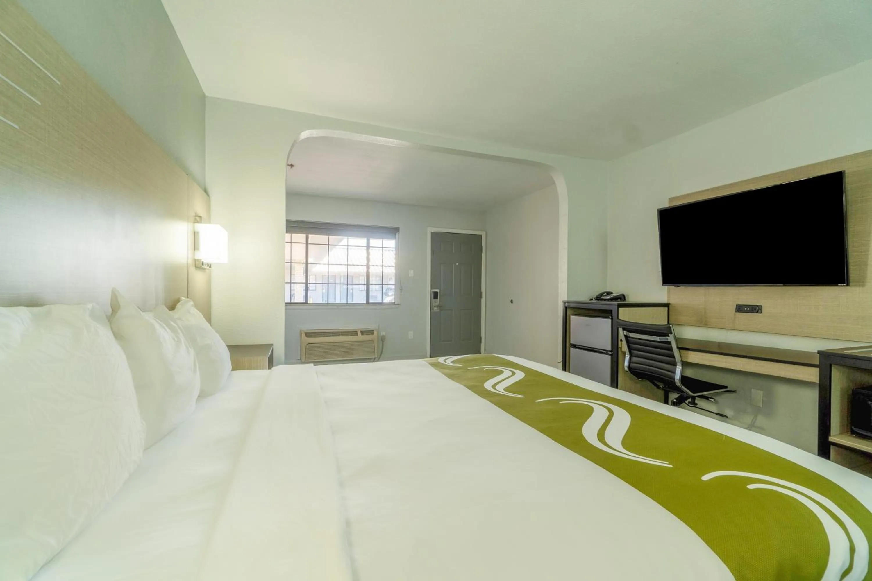 Bedroom, Bed in Pleasanton Executive Inn By OYO