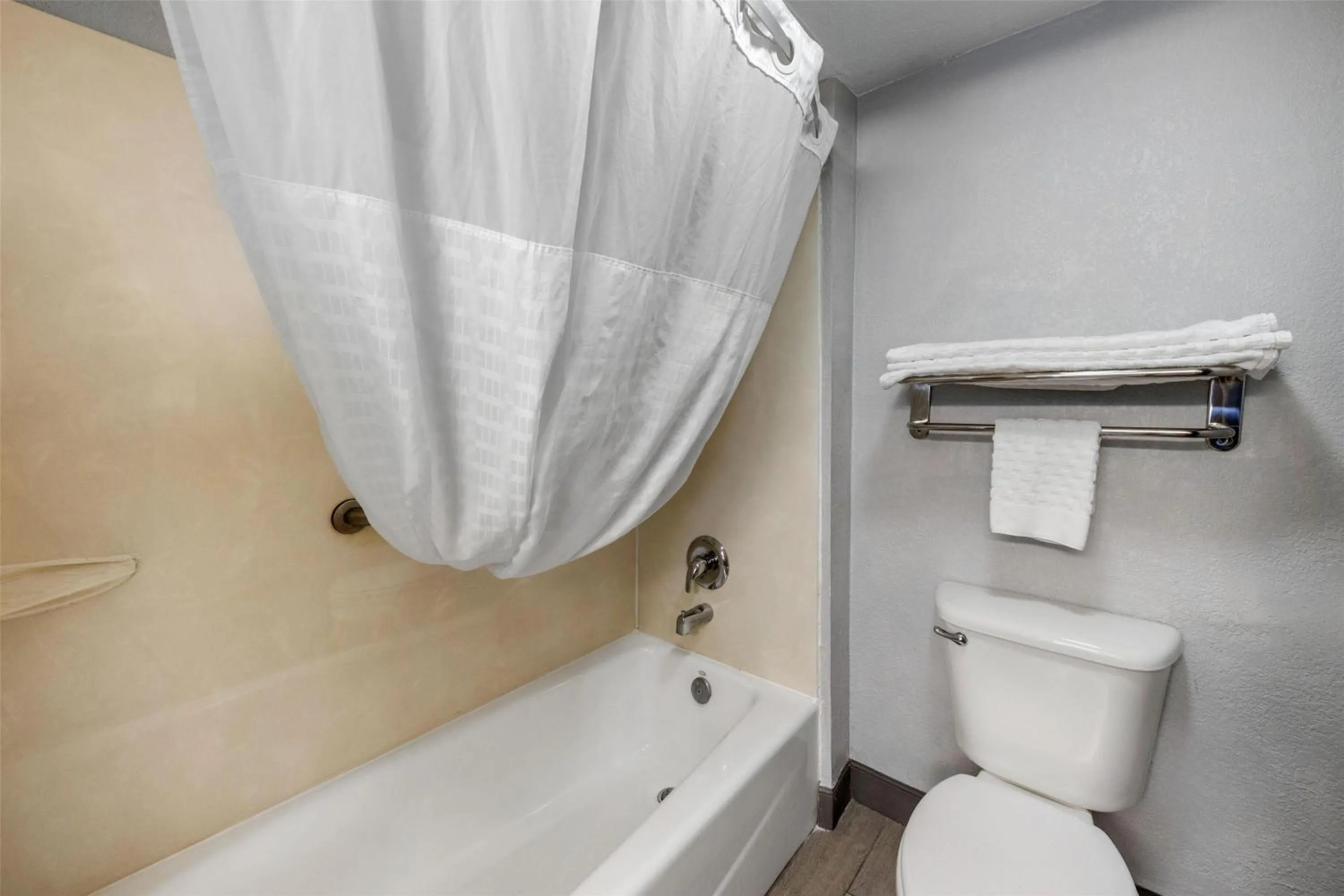 Bathroom in Best Western Borger Inn