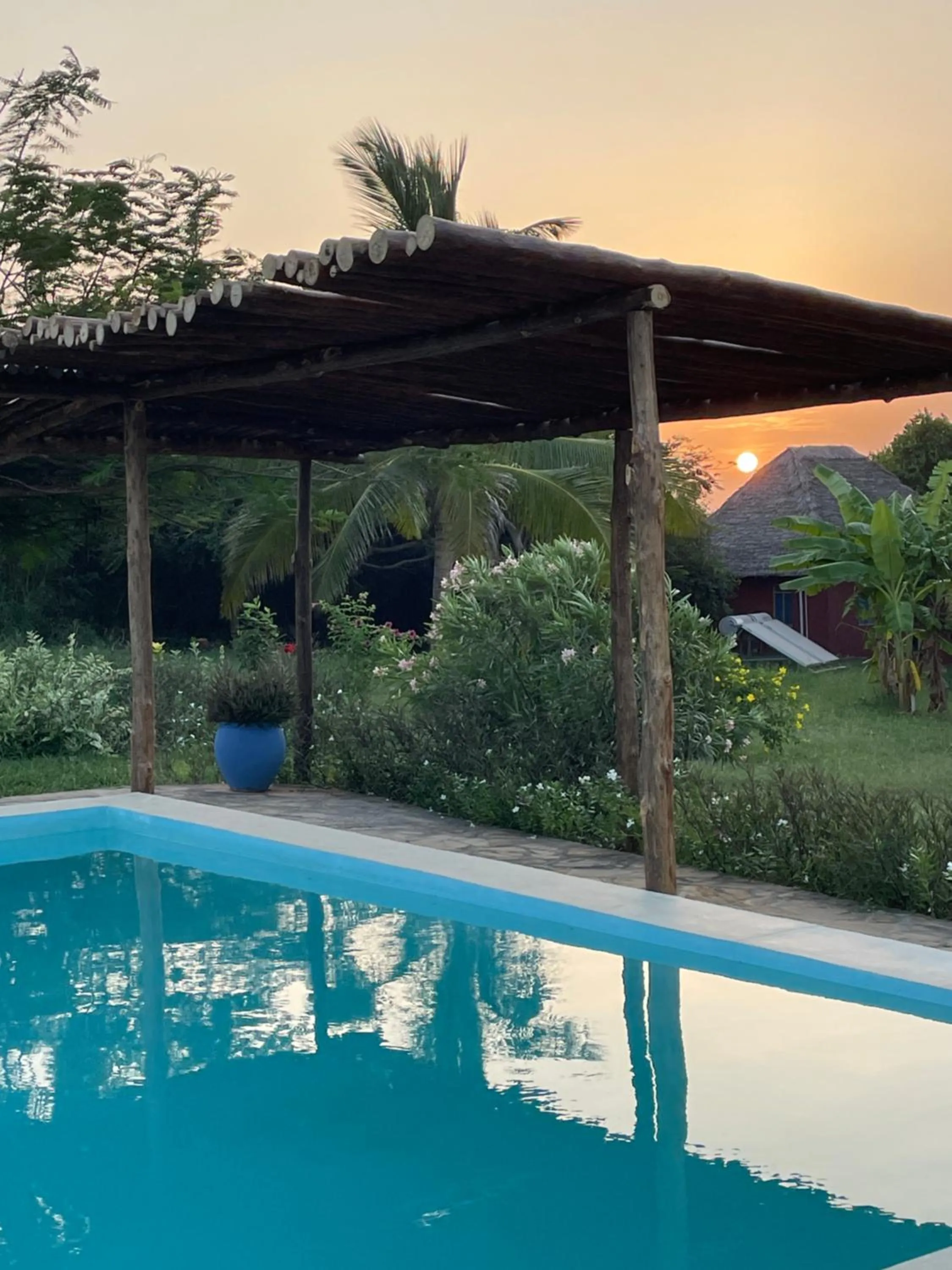 Swimming pool in Pangani Cliffs Lodge