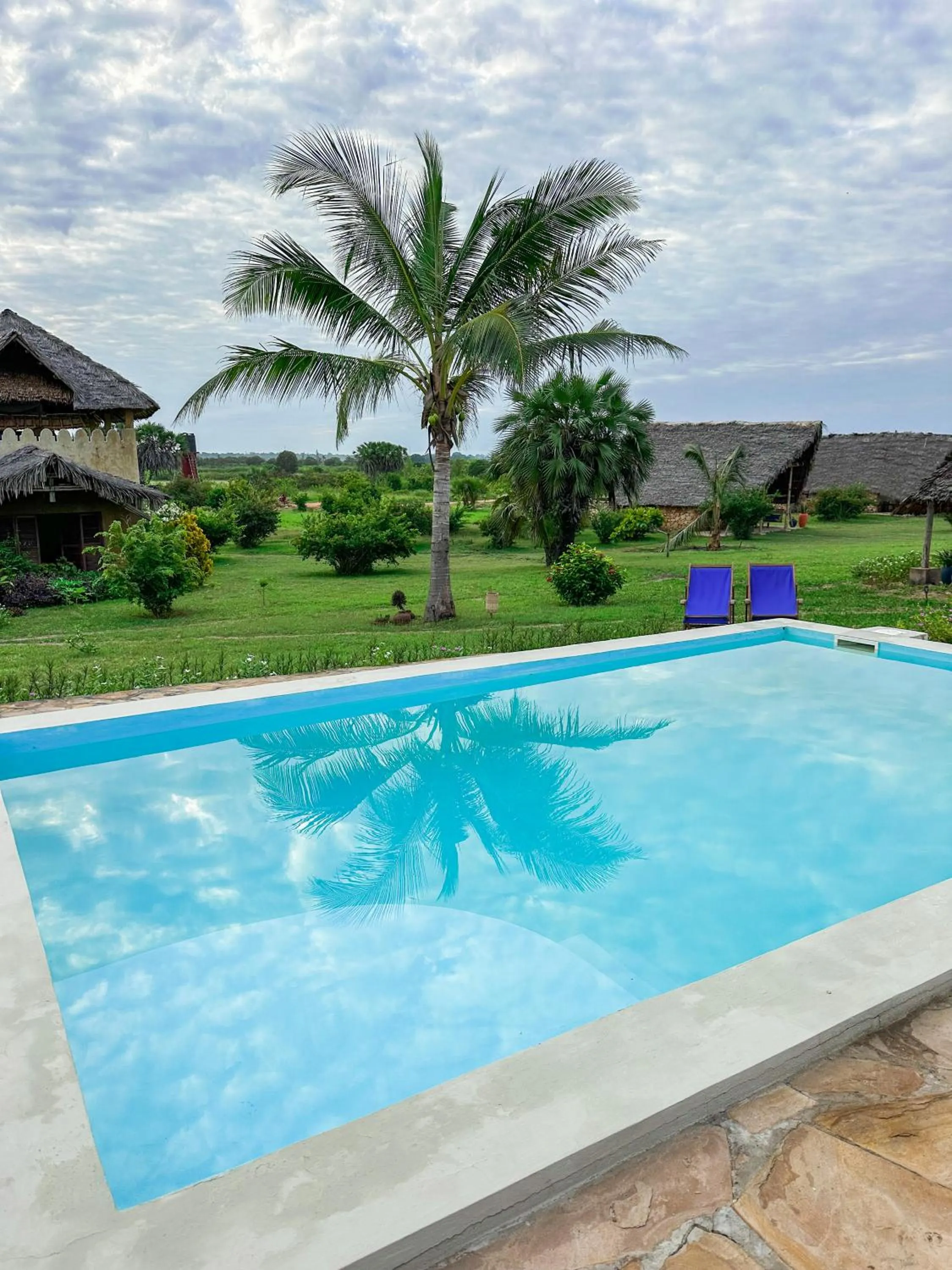 Swimming pool in Pangani Cliffs Lodge