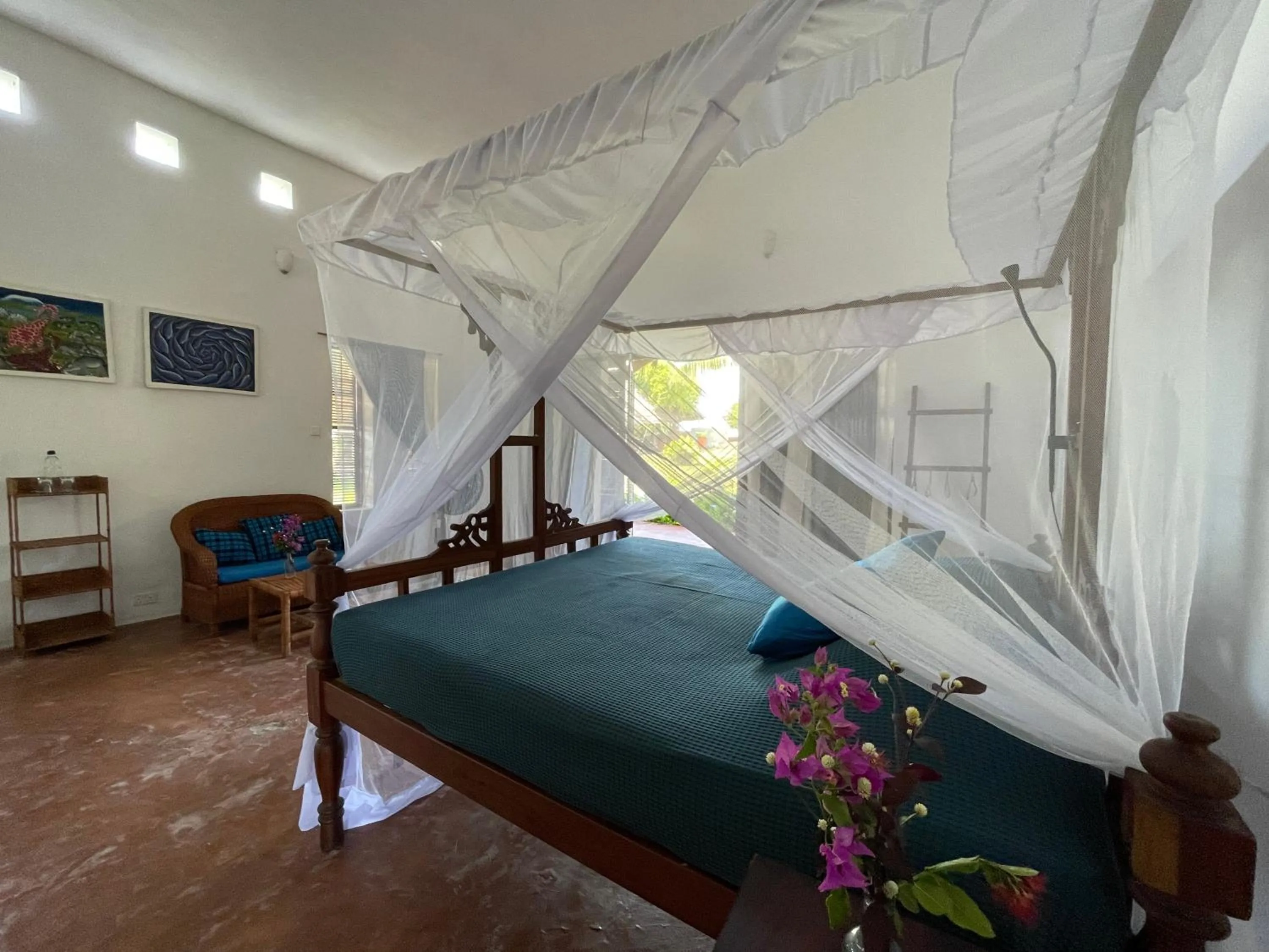 Bed in Pangani Cliffs Lodge