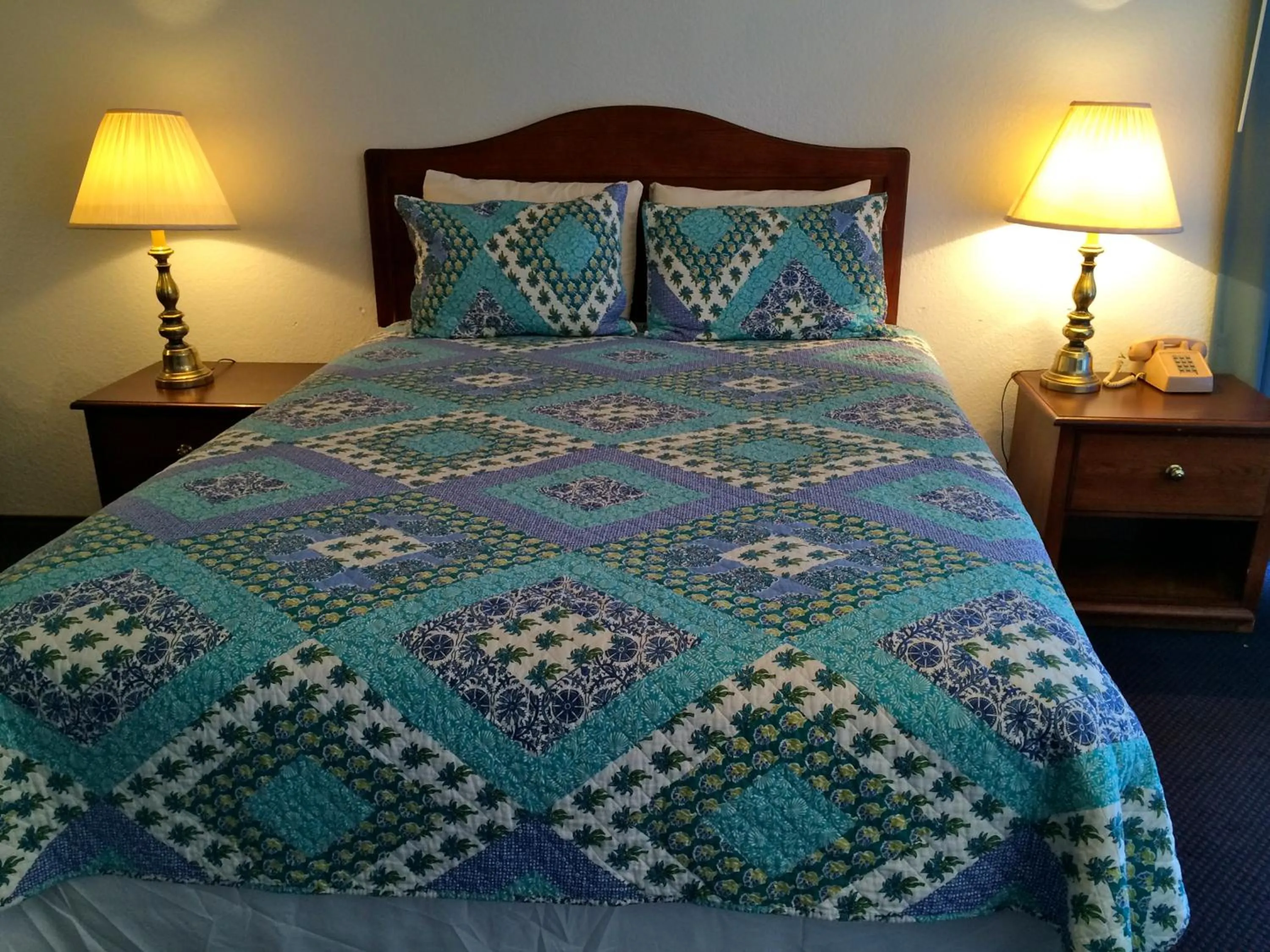 Bed in Crystal Palace Inn Brownfield