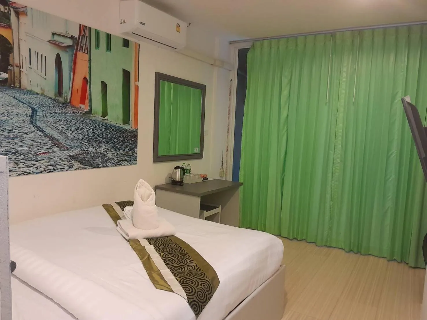 Bed in Toto Residence