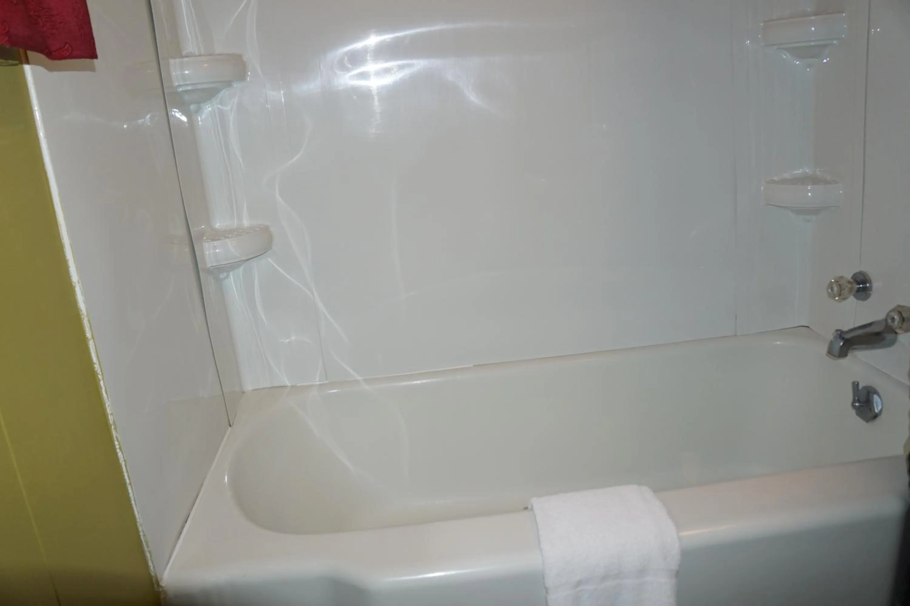 Bathroom in Lincoln Motel