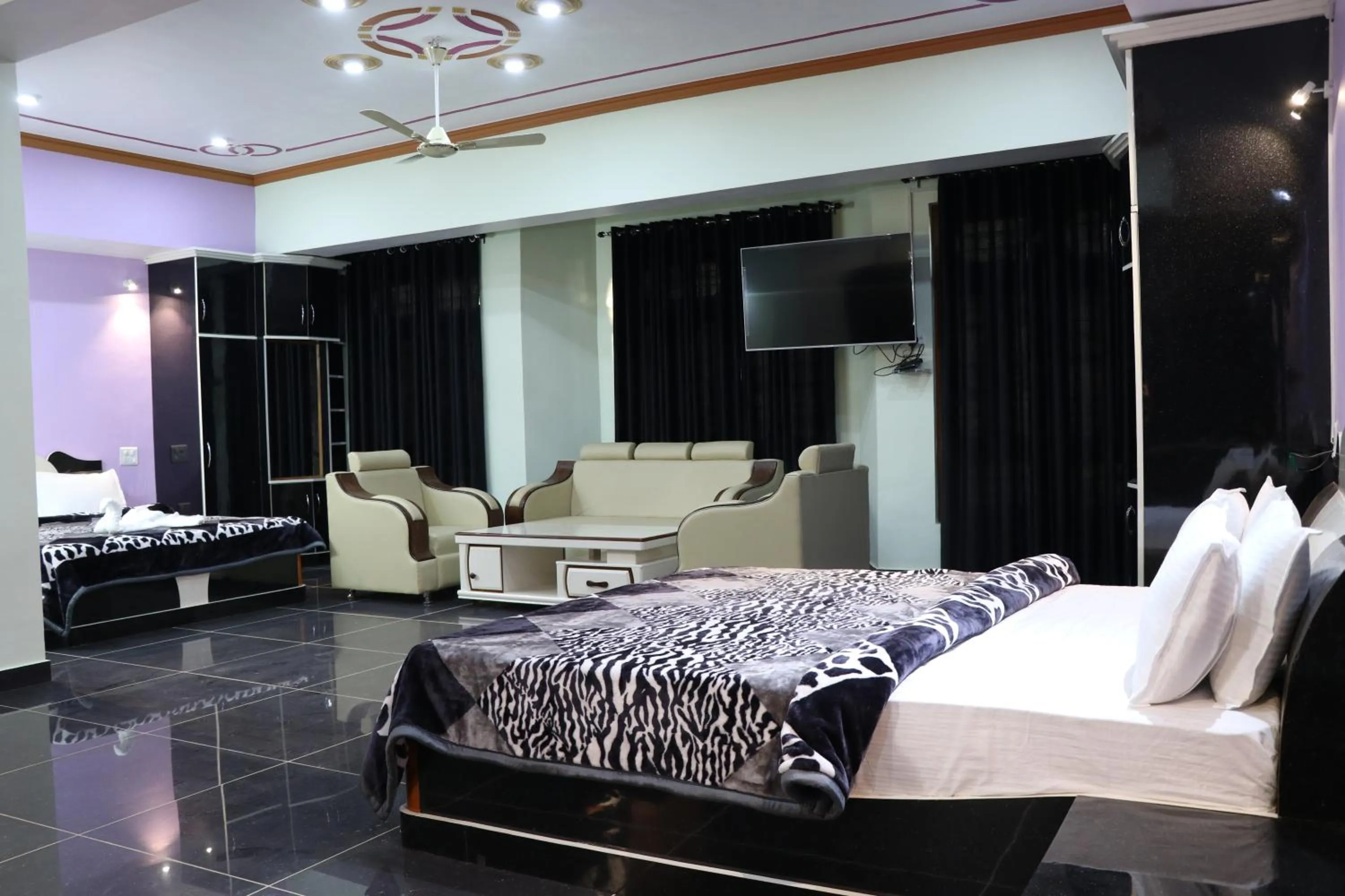 Bed in Gunjyal Madhur Residency