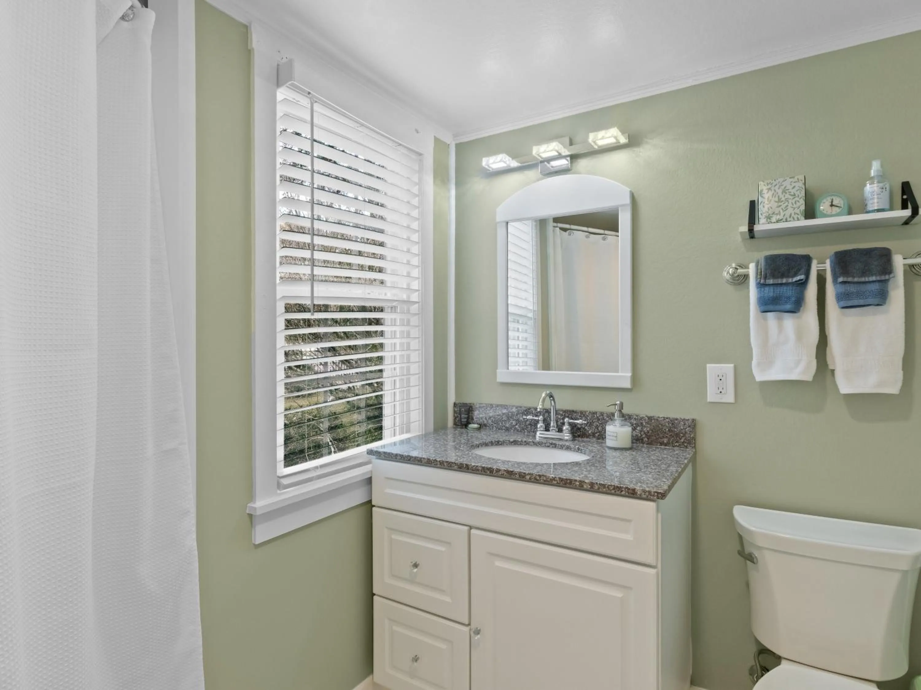 Bathroom in The Seagrove Suites & Guest Rooms