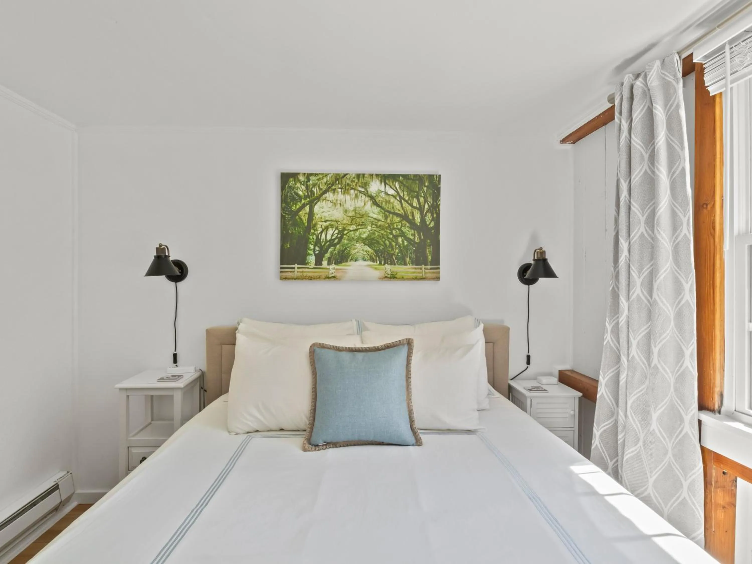 Bedroom, Bed in The Seagrove Suites & Guest Rooms