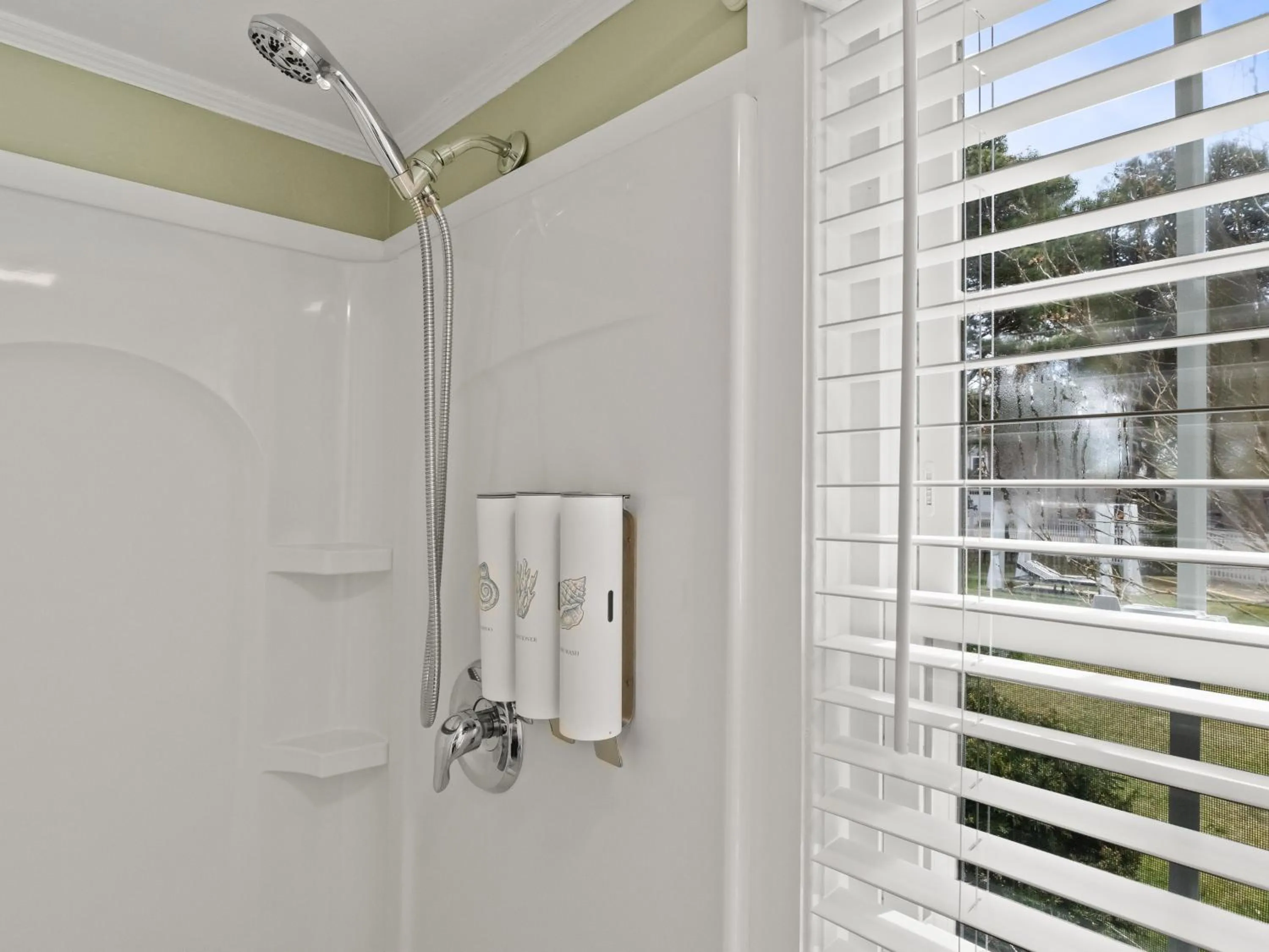 Bathroom in The Seagrove Suites & Guest Rooms