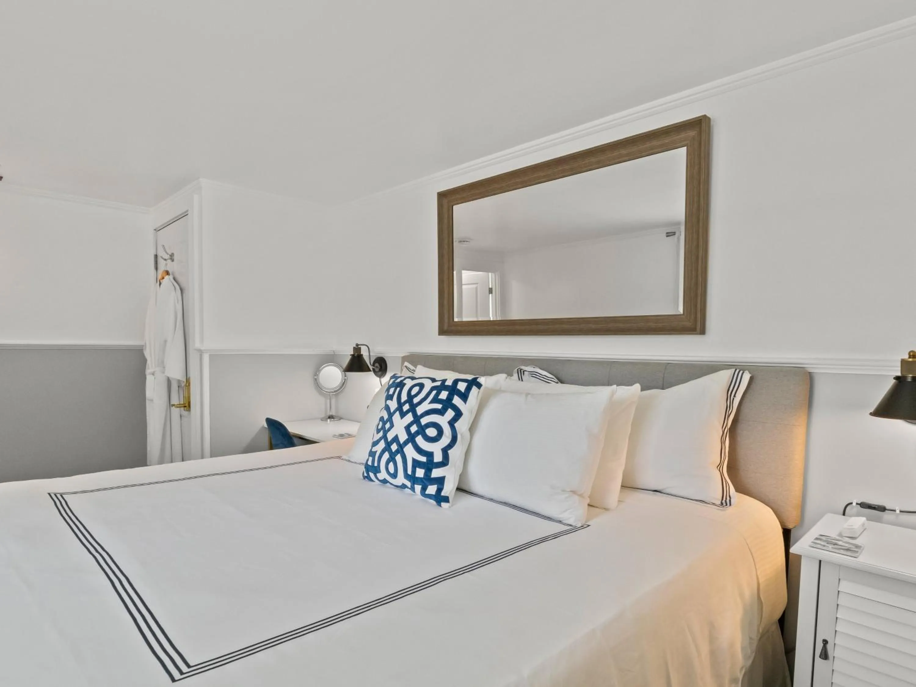 Bedroom, Bed in The Seagrove Suites & Guest Rooms