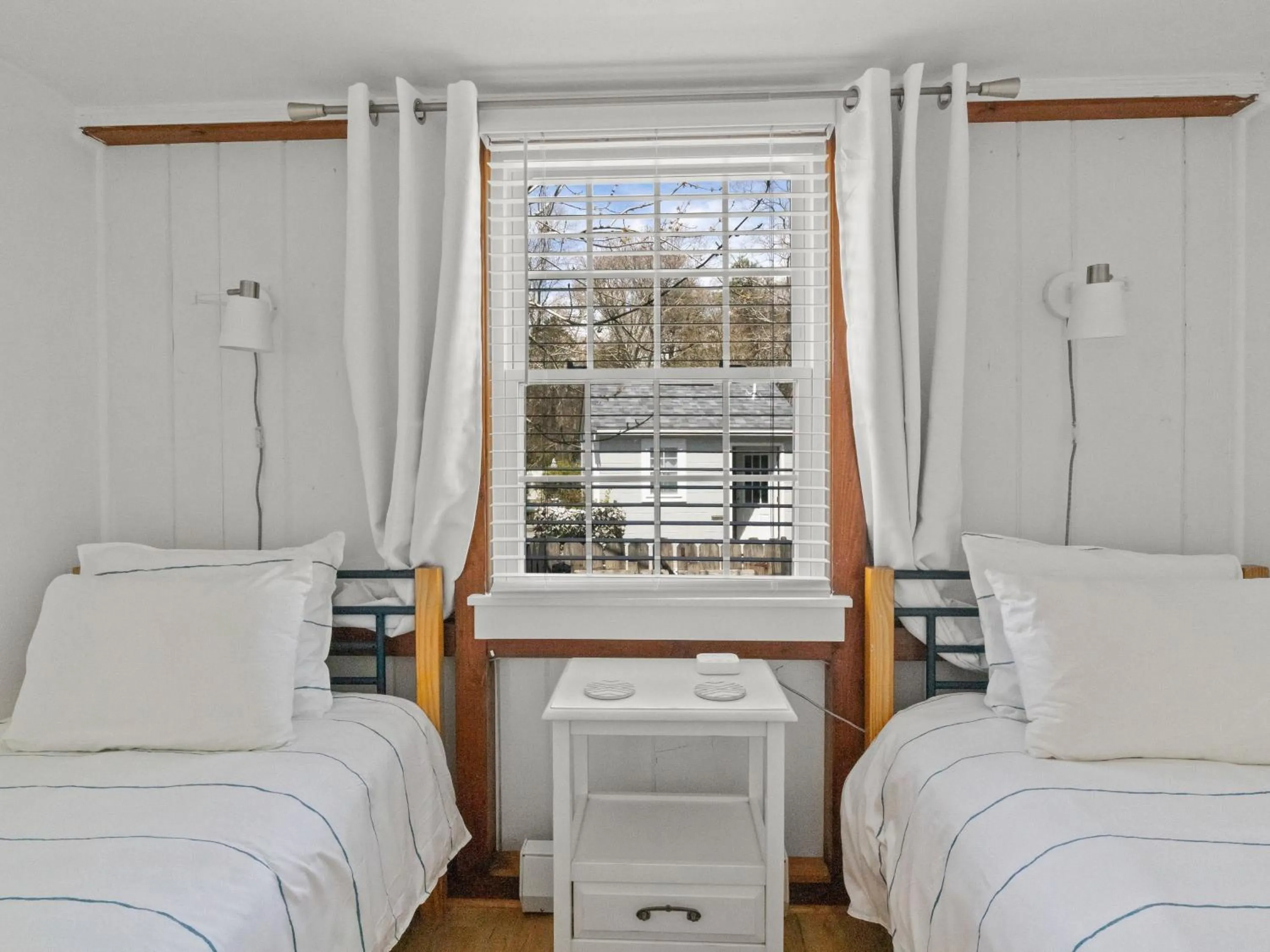 Bedroom, Bed in The Seagrove Suites & Guest Rooms