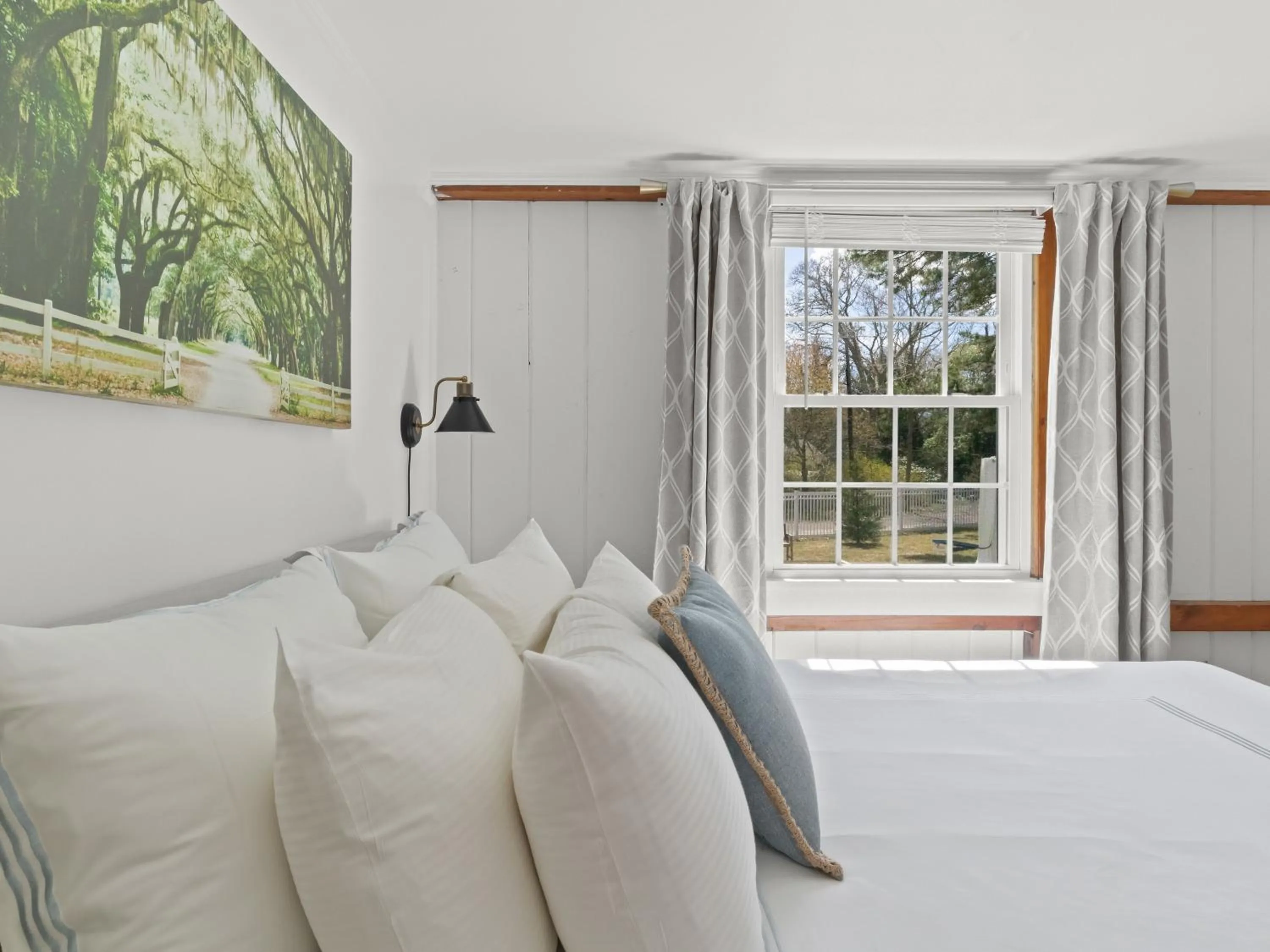 Bedroom, Bed in The Seagrove Suites & Guest Rooms