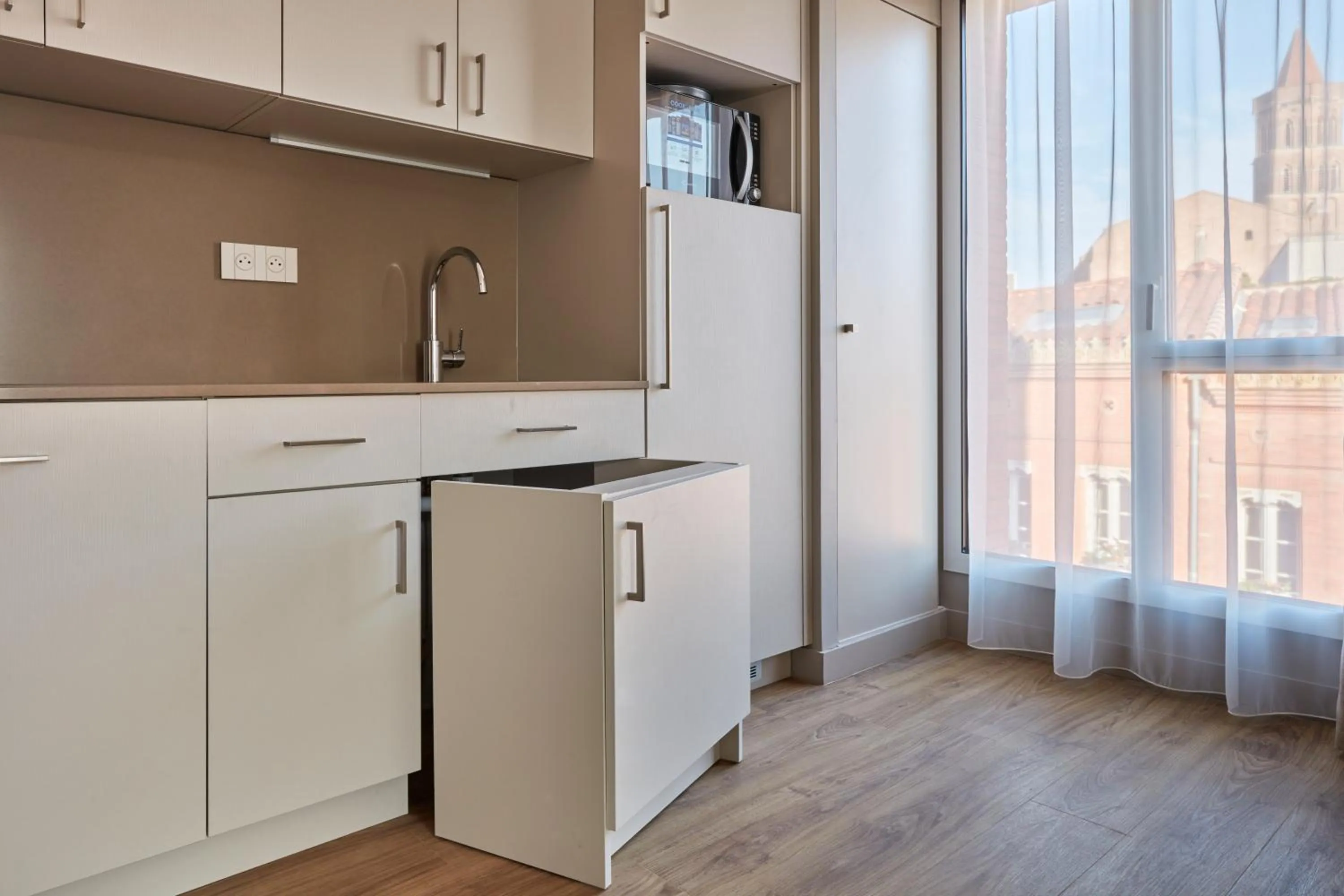 Kitchen or kitchenette in Aparthotel Adagio Original Toulouse Centre La Grave