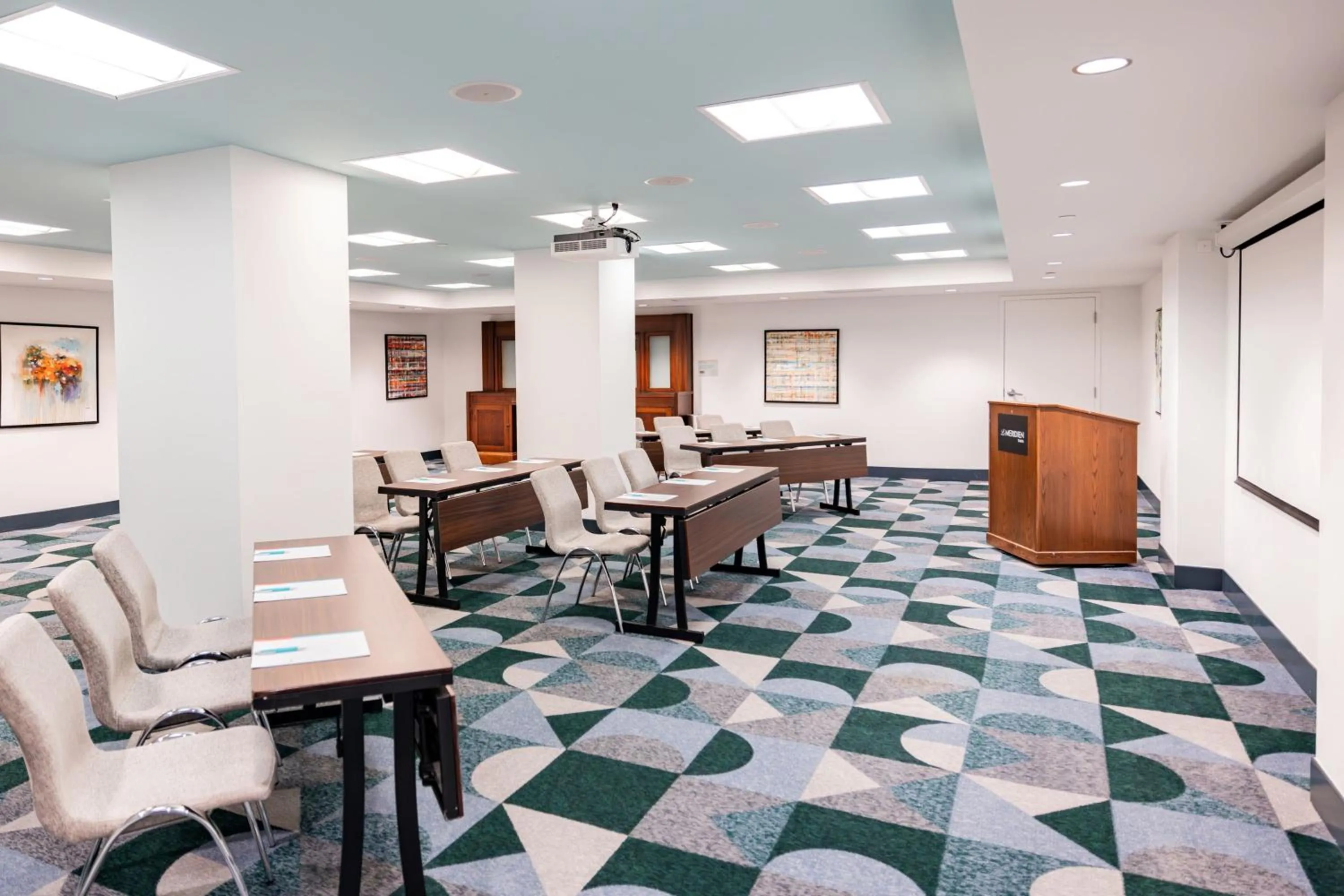 Lounge or bar in Le Meridien Tampa, The Courthouse