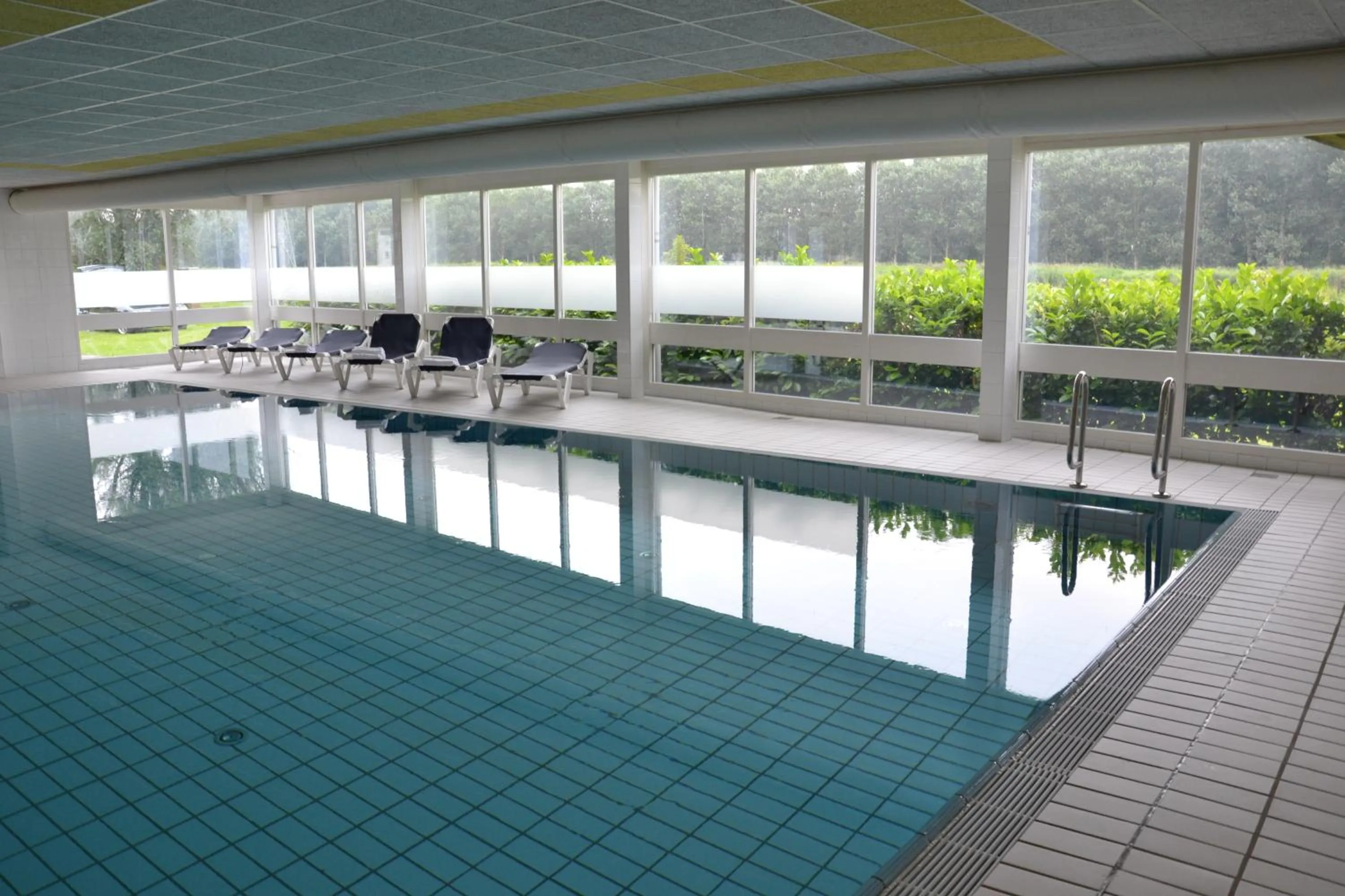 Swimming pool in Fletcher Hotel - Resort Spaarnwoude