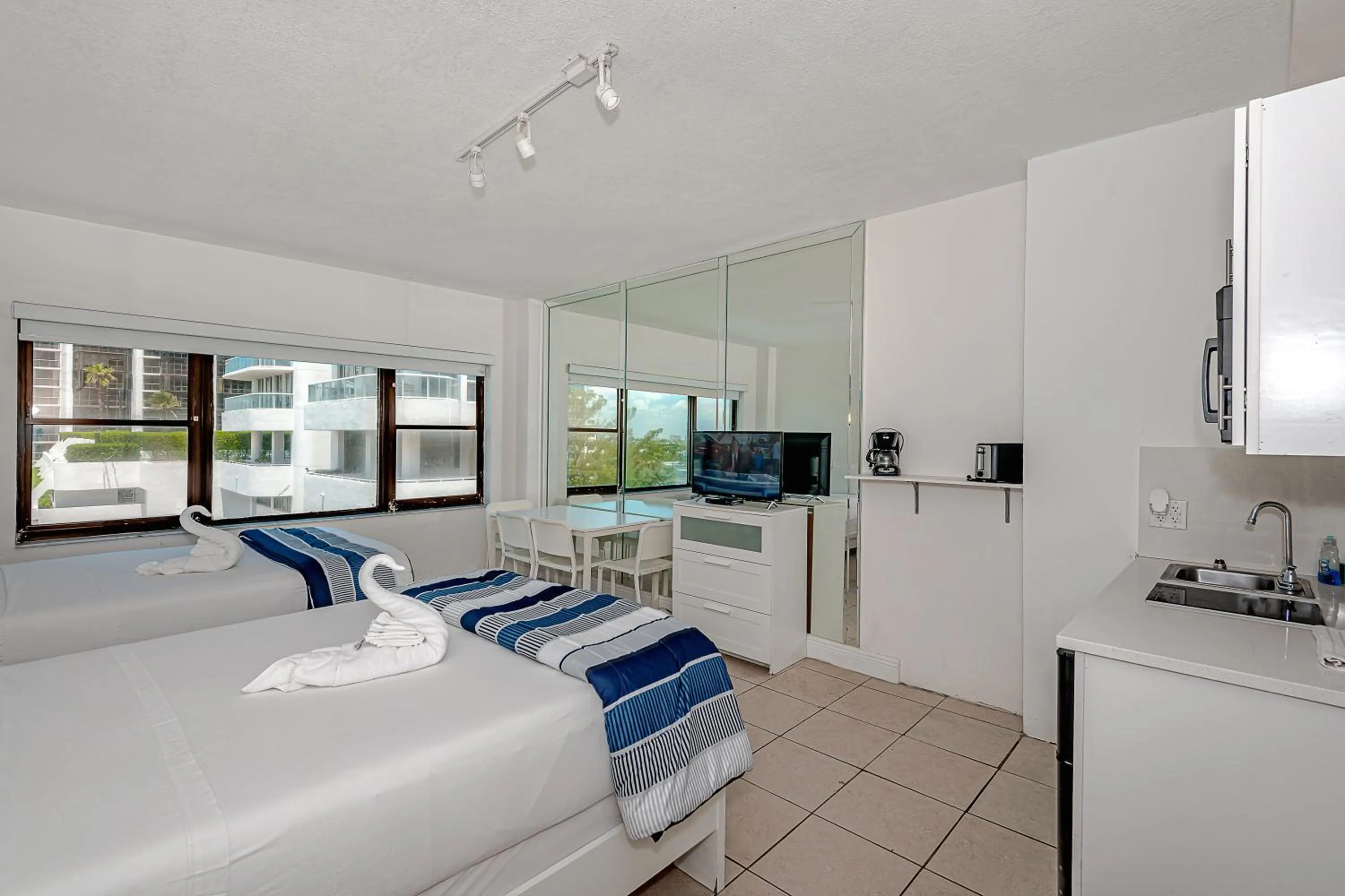 Bed in Beach Front Studio Miami Beach
