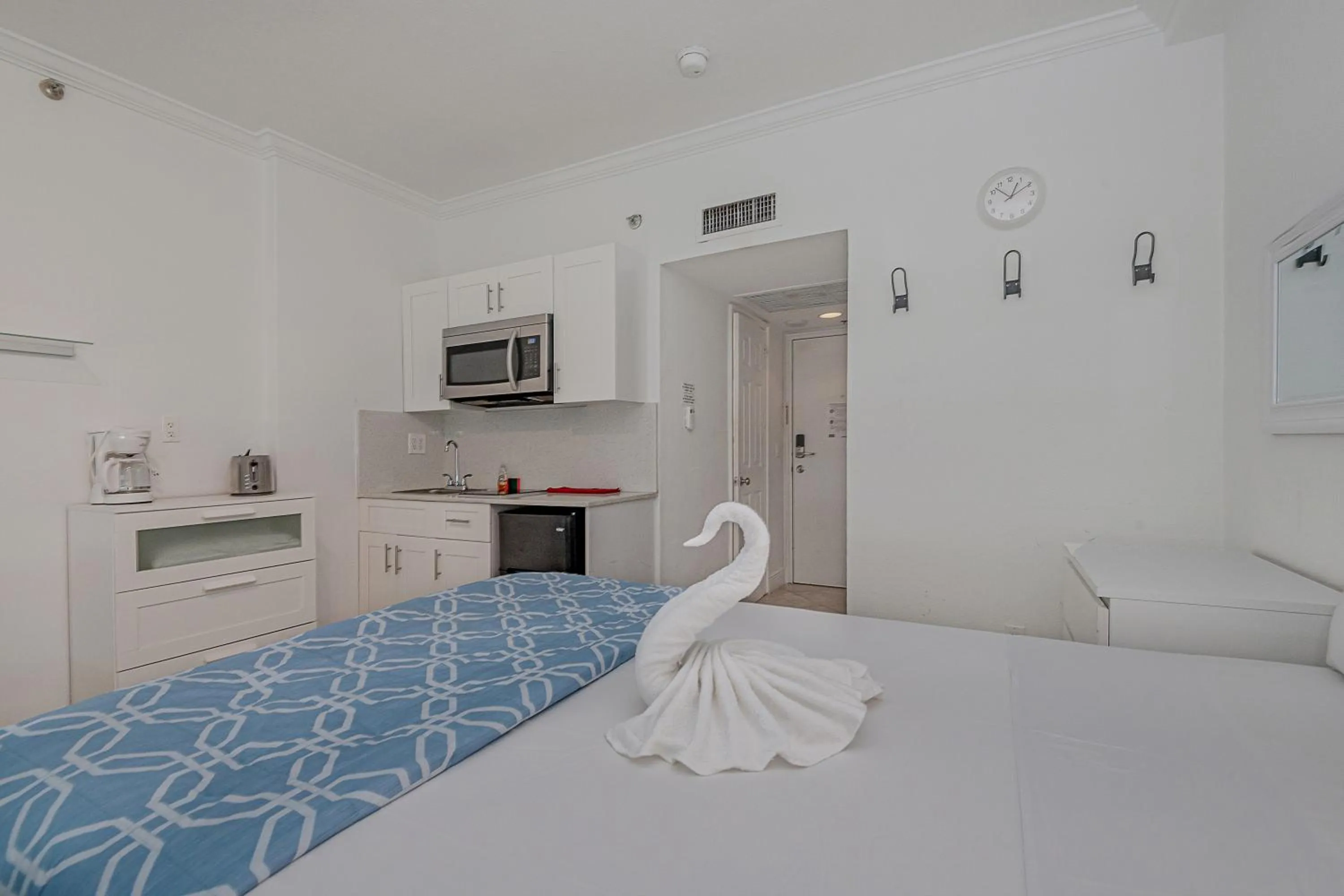 Bed in Beach Front Studio Miami Beach