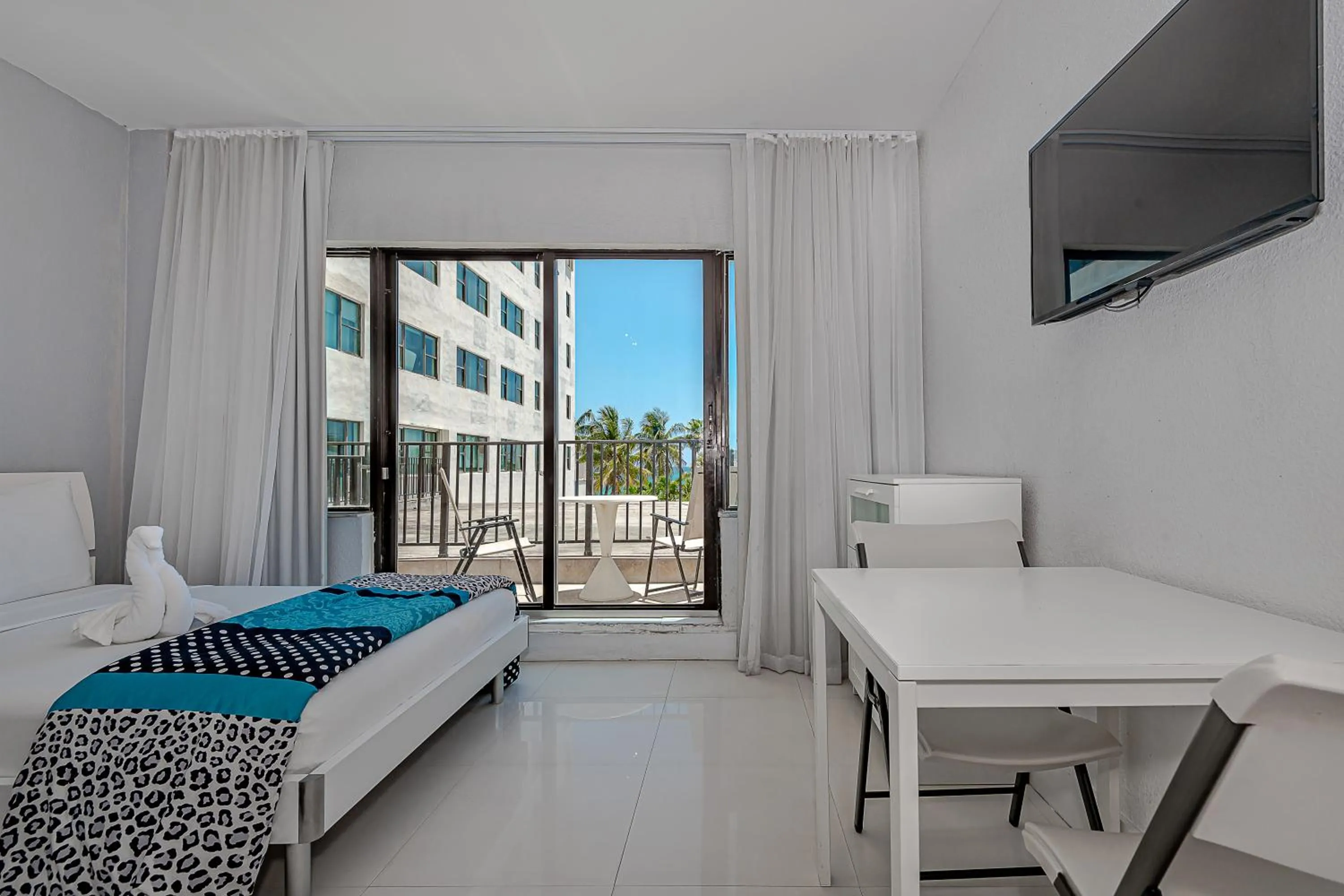 Bed in Beach Front Studio Miami Beach