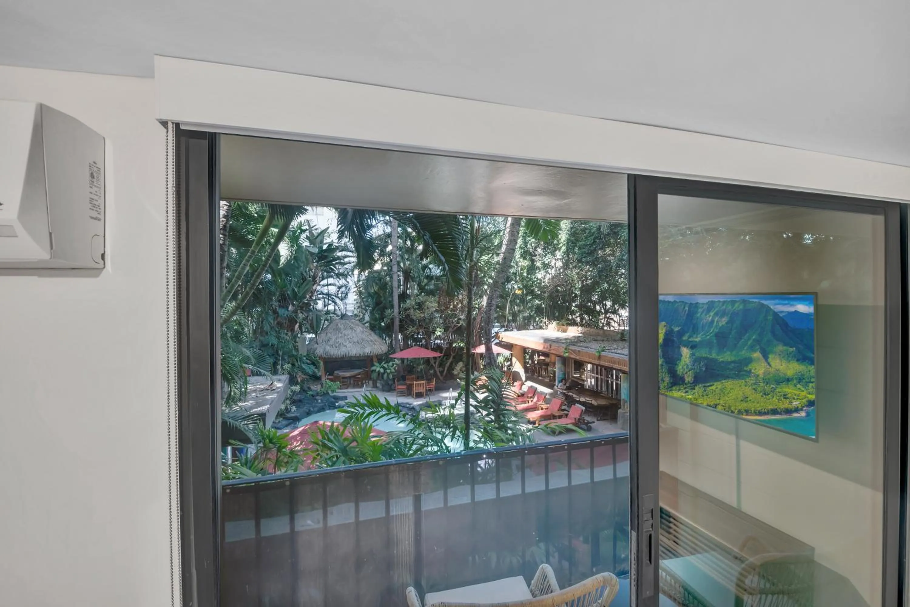 Spacious Design Studio 3 mins from the beach