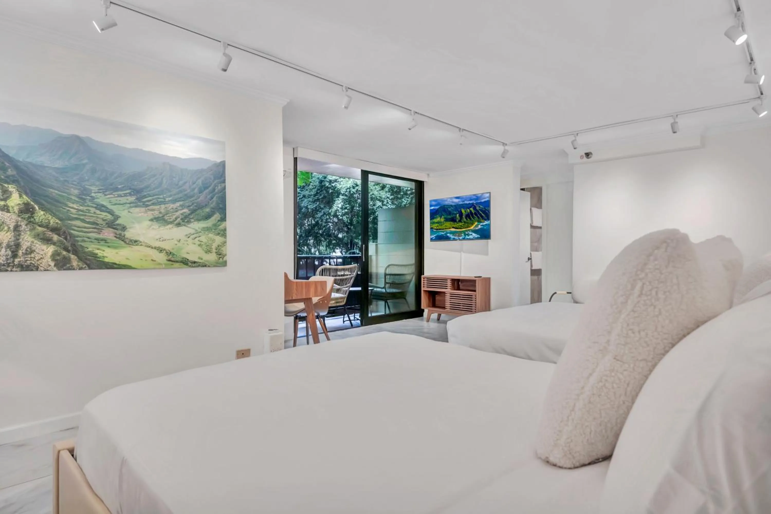 Spacious Design Studio 3 mins from the beach