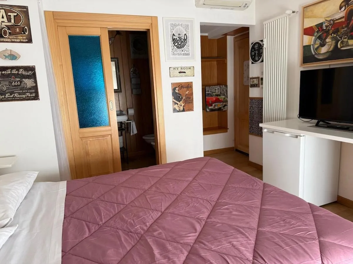 Bed in Appartamento Garbatella