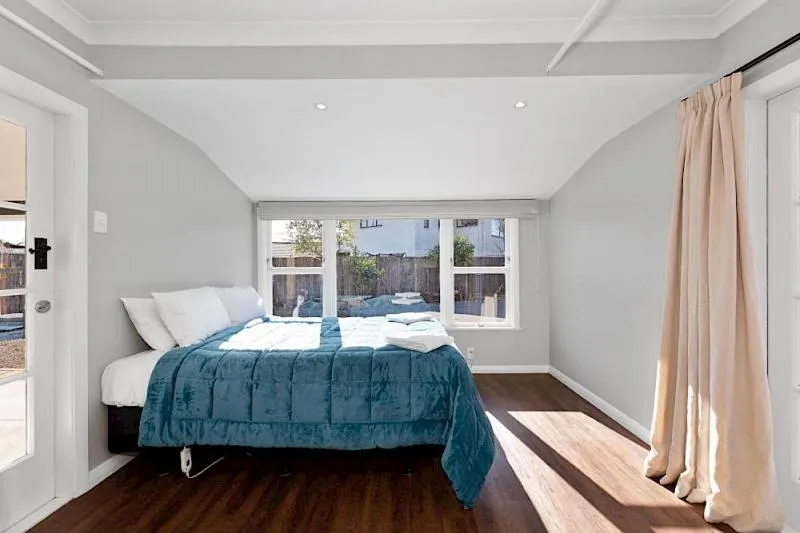 Bed in Ellena Court Motel