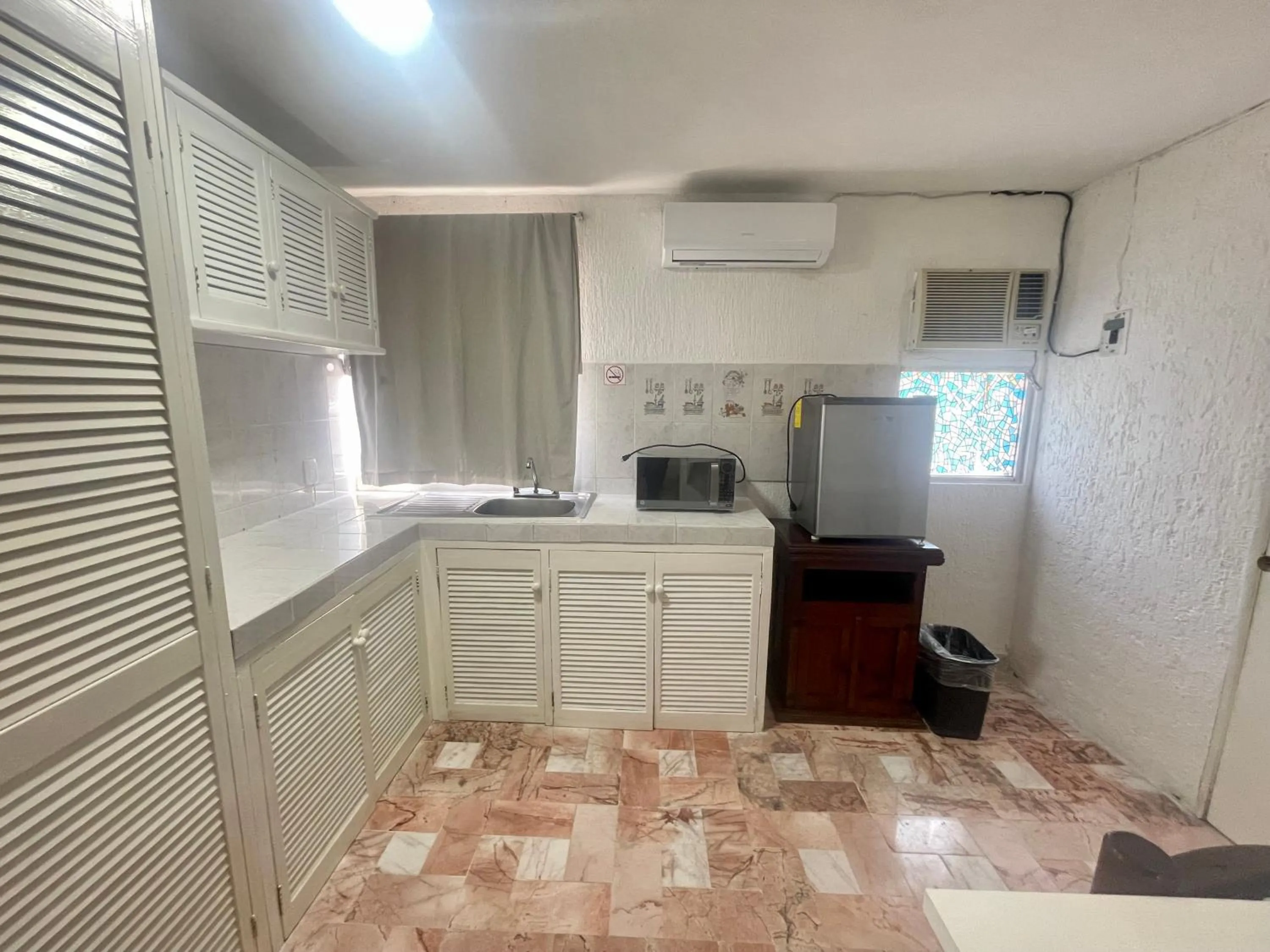 Kitchen or kitchenette in Hotel Farallon Inn Cancún