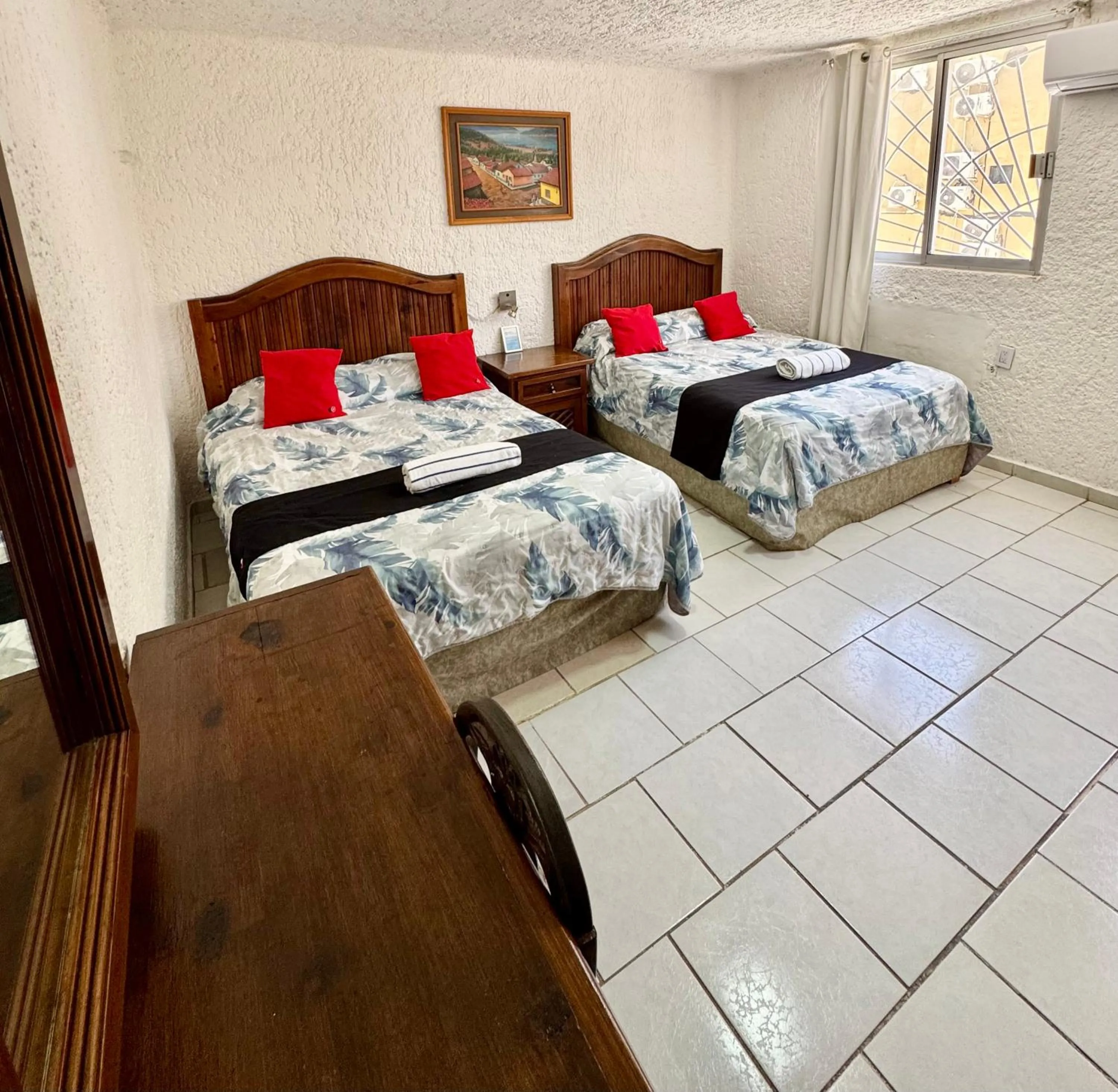 Bed in Hotel Farallon Inn Cancún