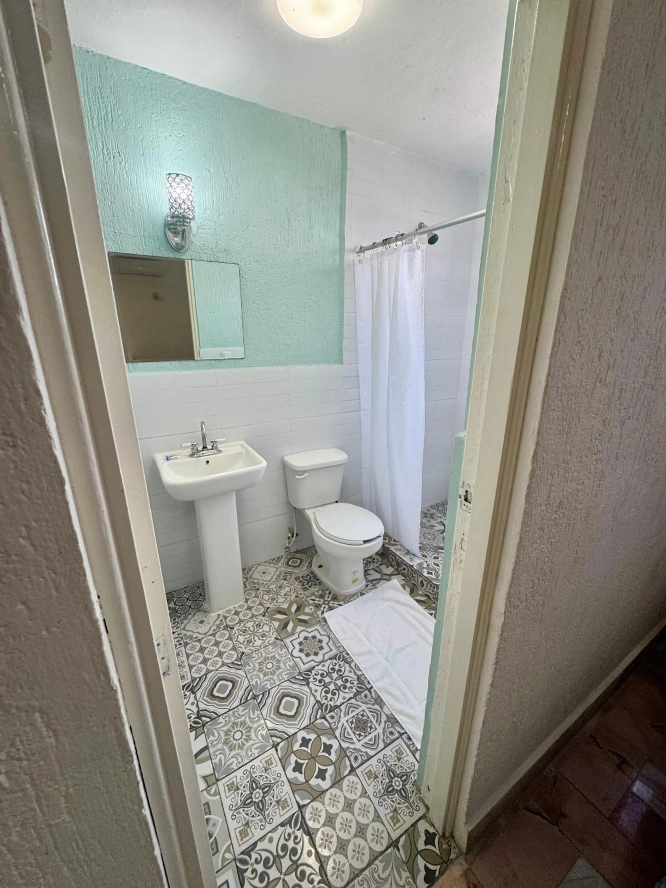 Shower in Hotel Farallon Inn Cancún