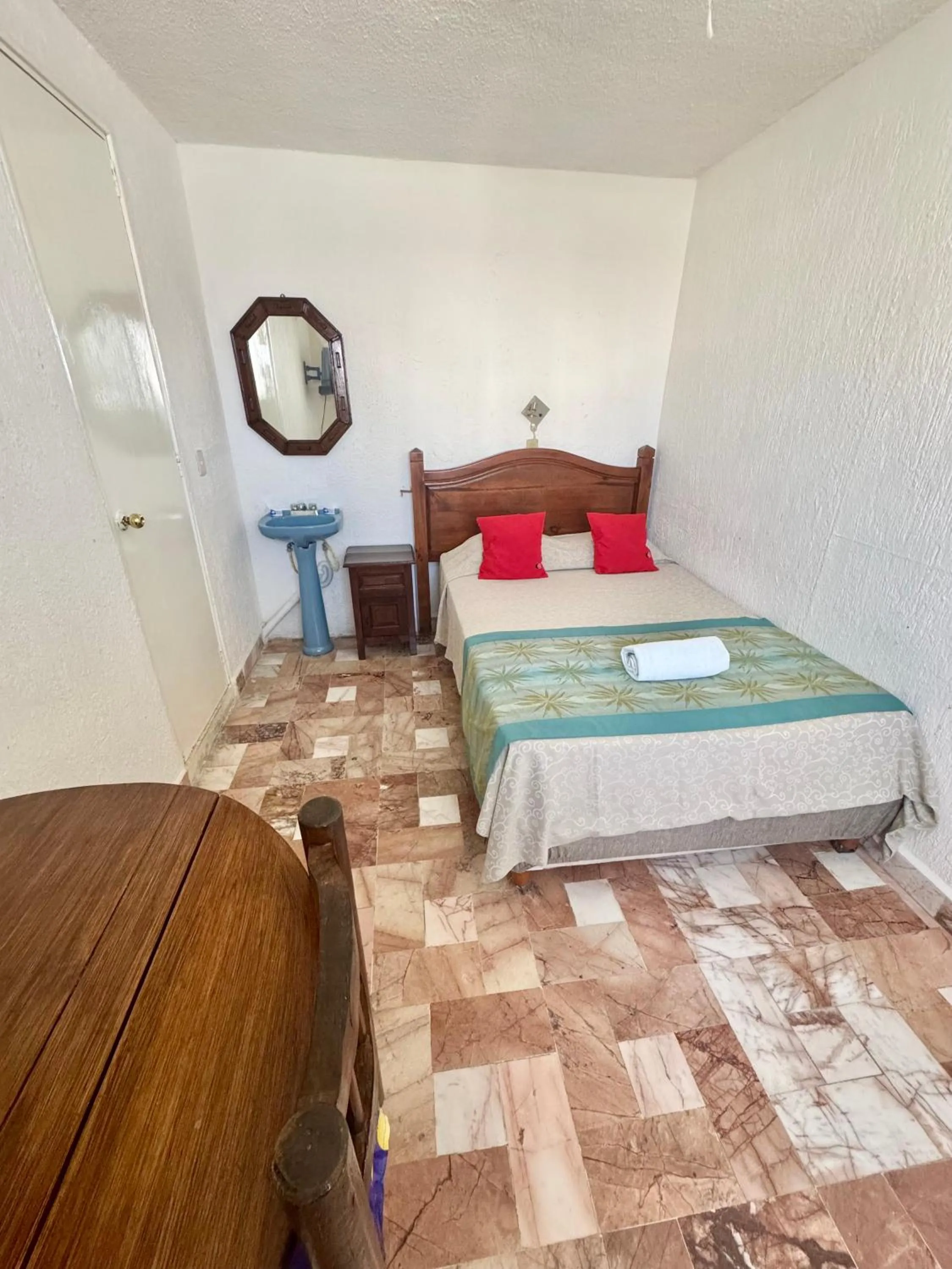 Bed in Hotel Farallon Inn Cancún