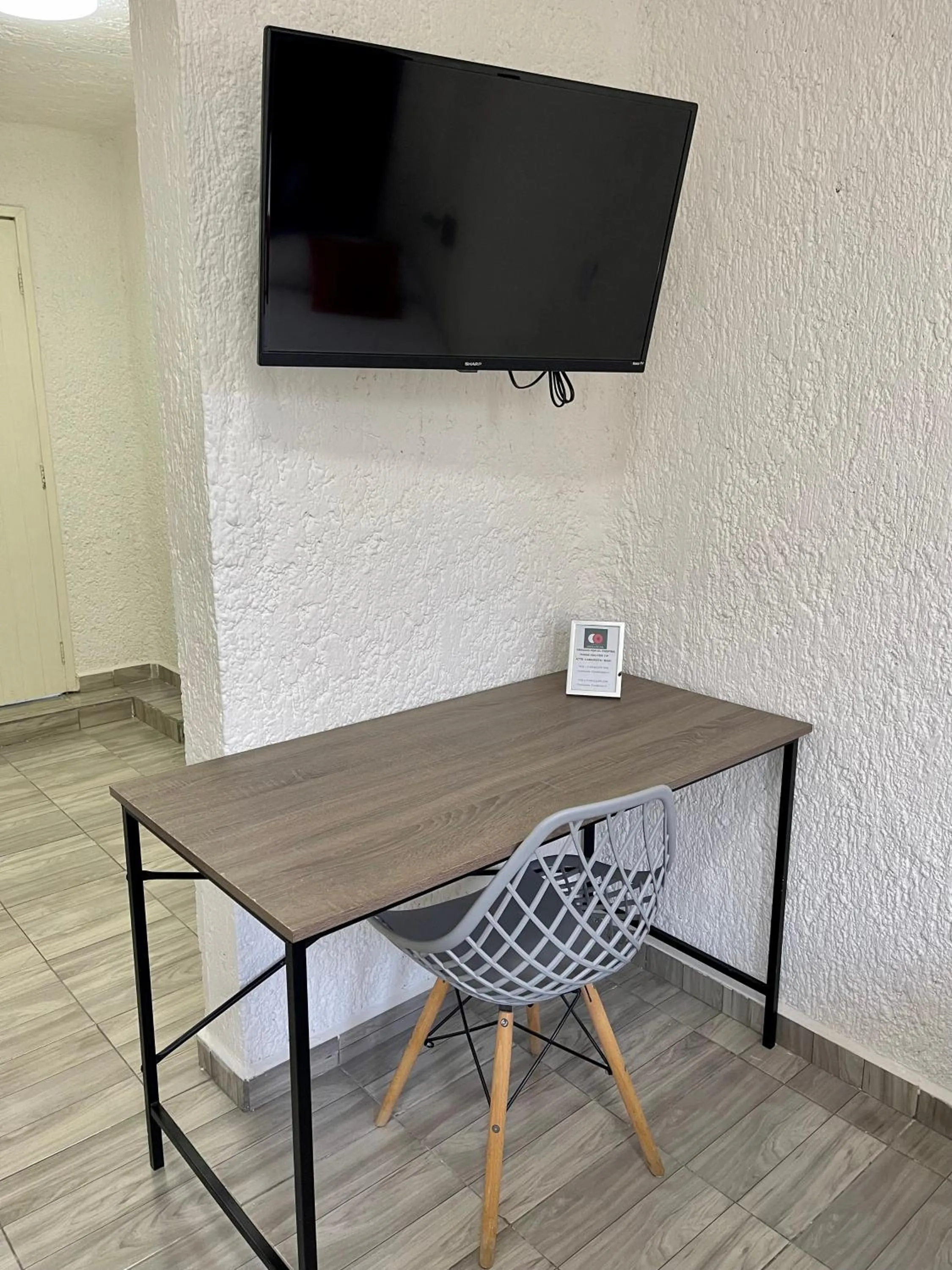 TV and multimedia in Hotel Farallon Inn Cancún