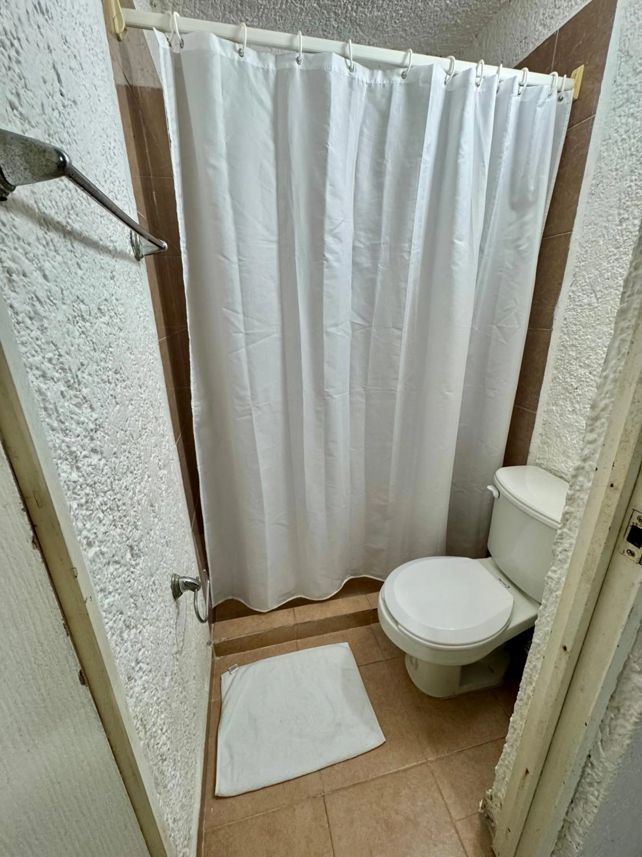 Shower in Hotel Farallon Inn Cancún