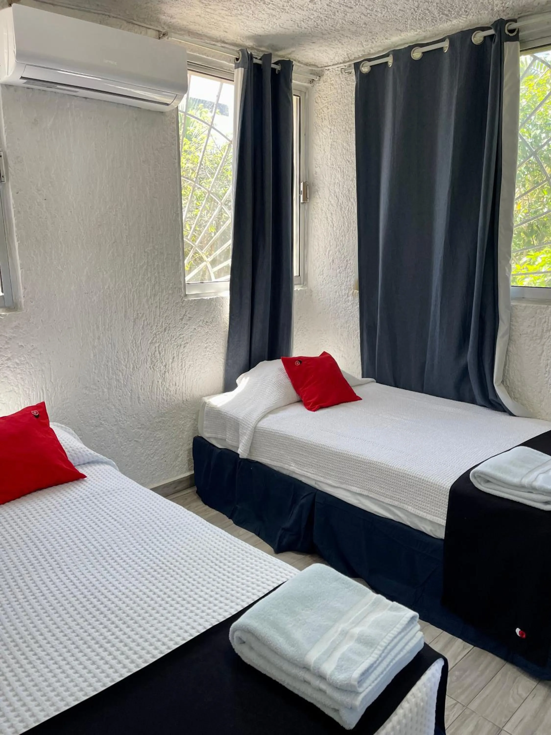 Bed in Hotel Farallon Inn Cancún