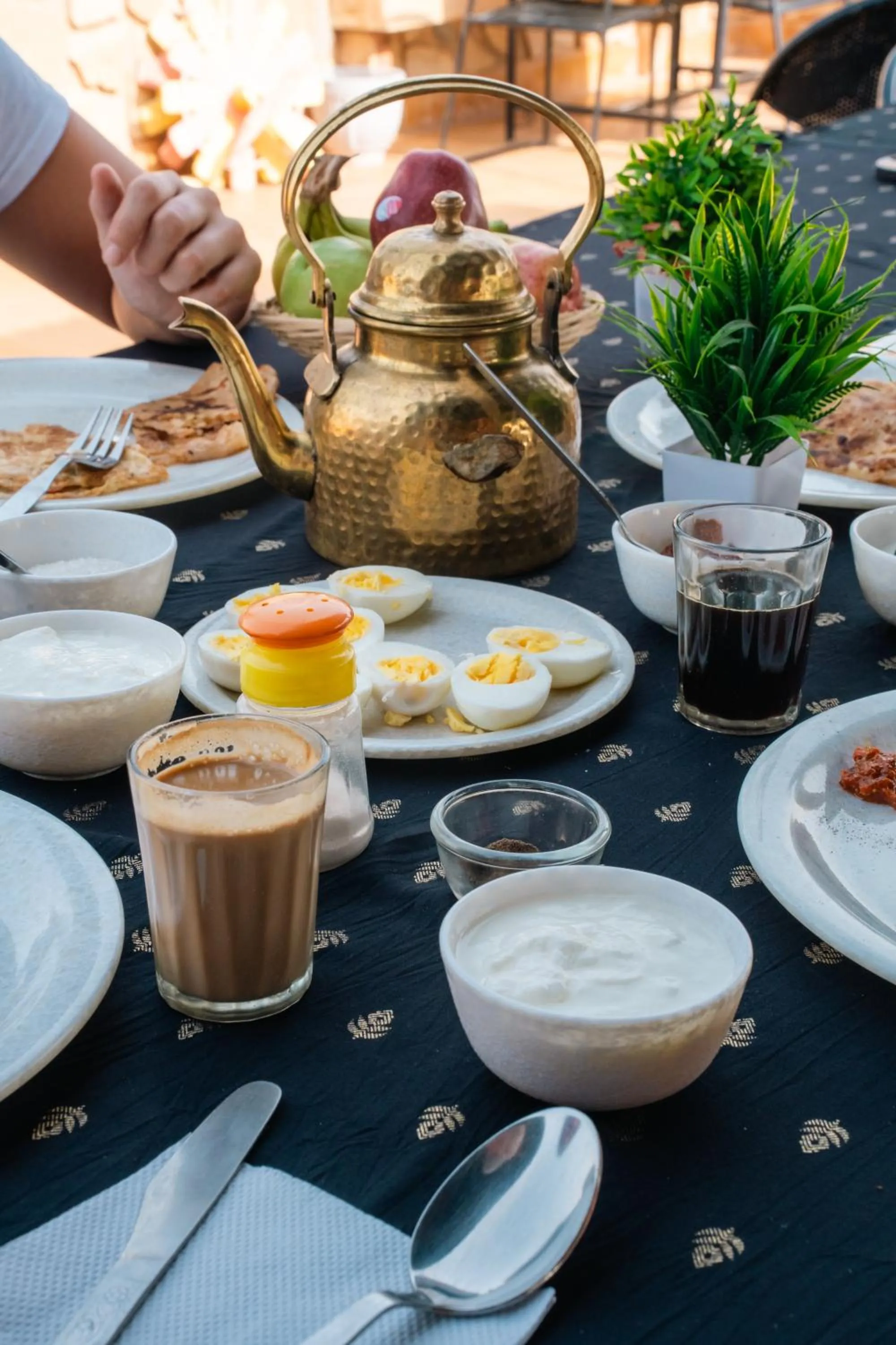 Restaurant/places to eat in The Elite Castle