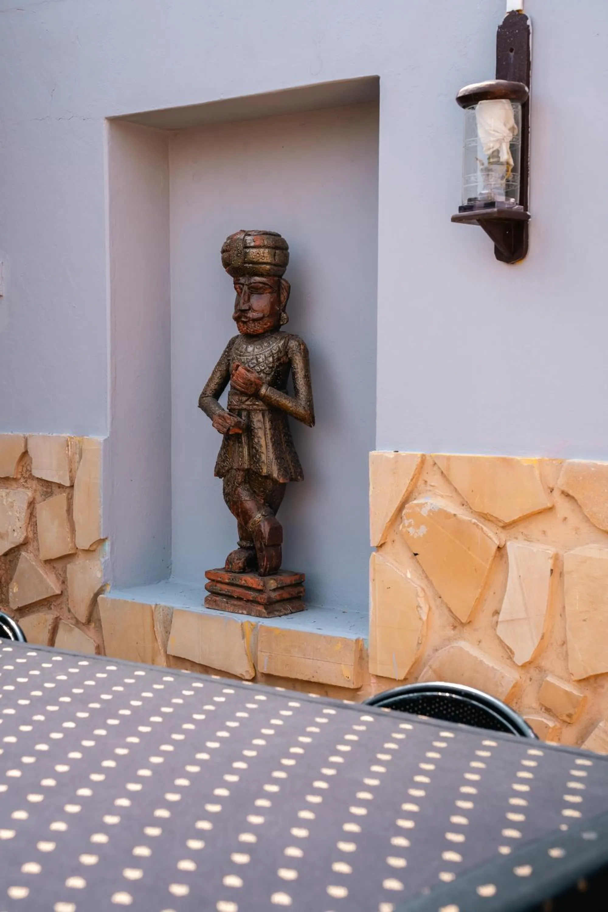 Restaurant/places to eat in The Elite Castle