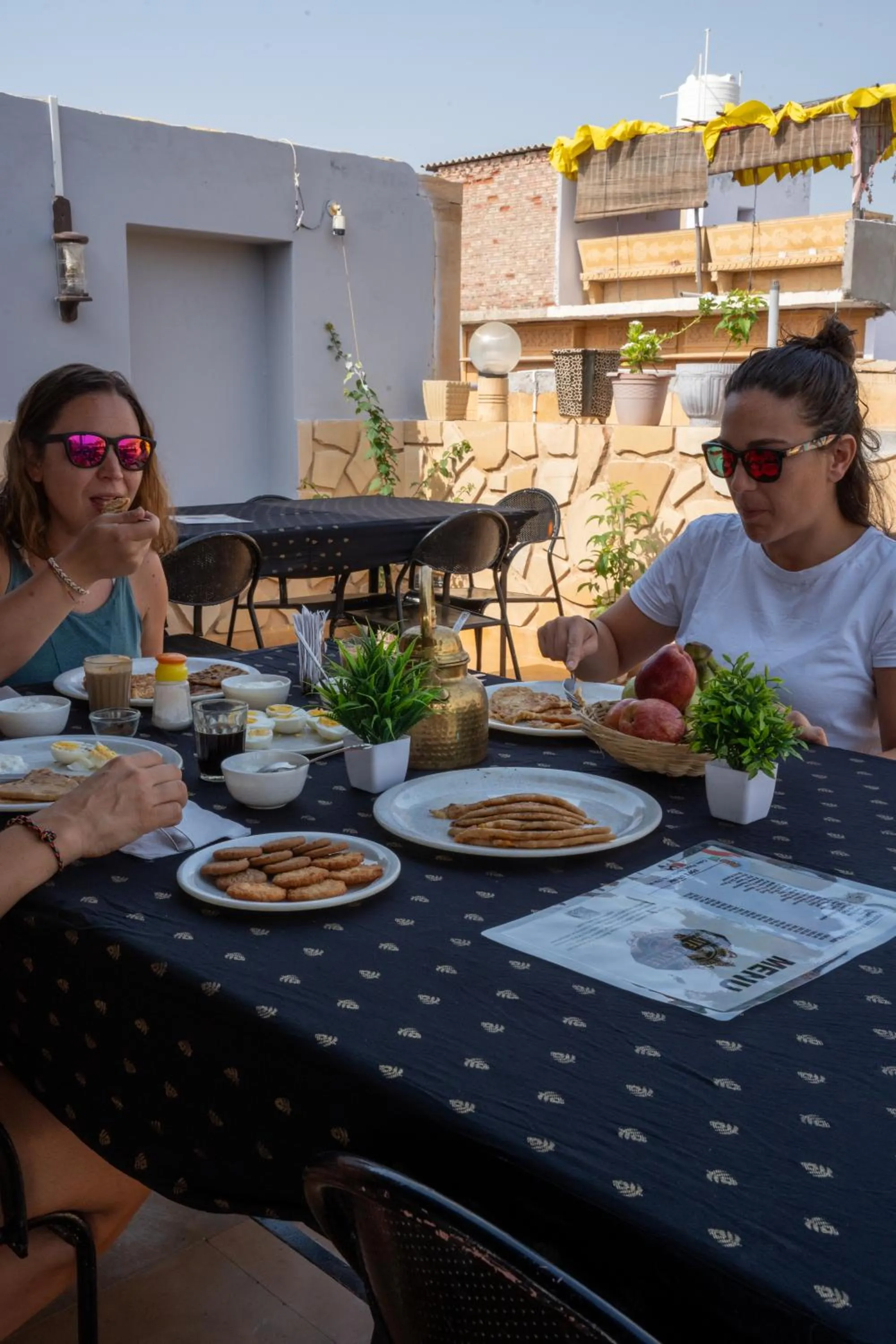 Restaurant/places to eat in The Elite Castle