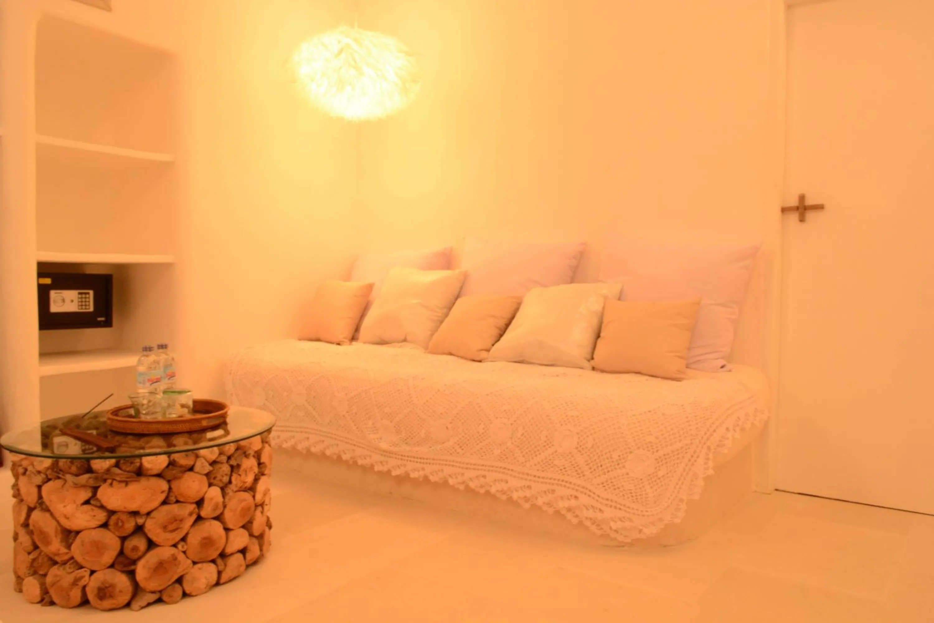 Seating area, Bed in Sal Secret Spot