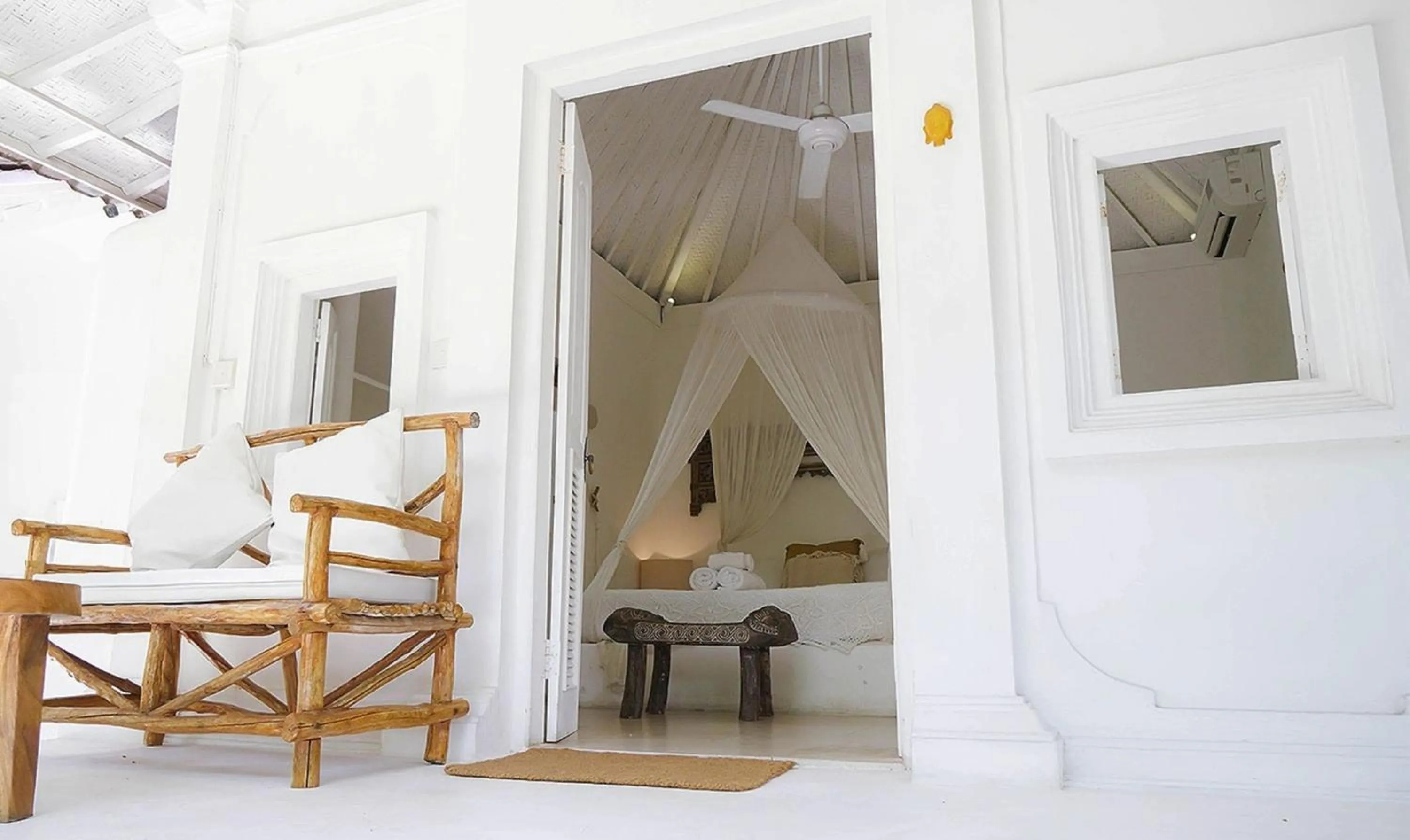 Facade/entrance in Sal Secret Spot