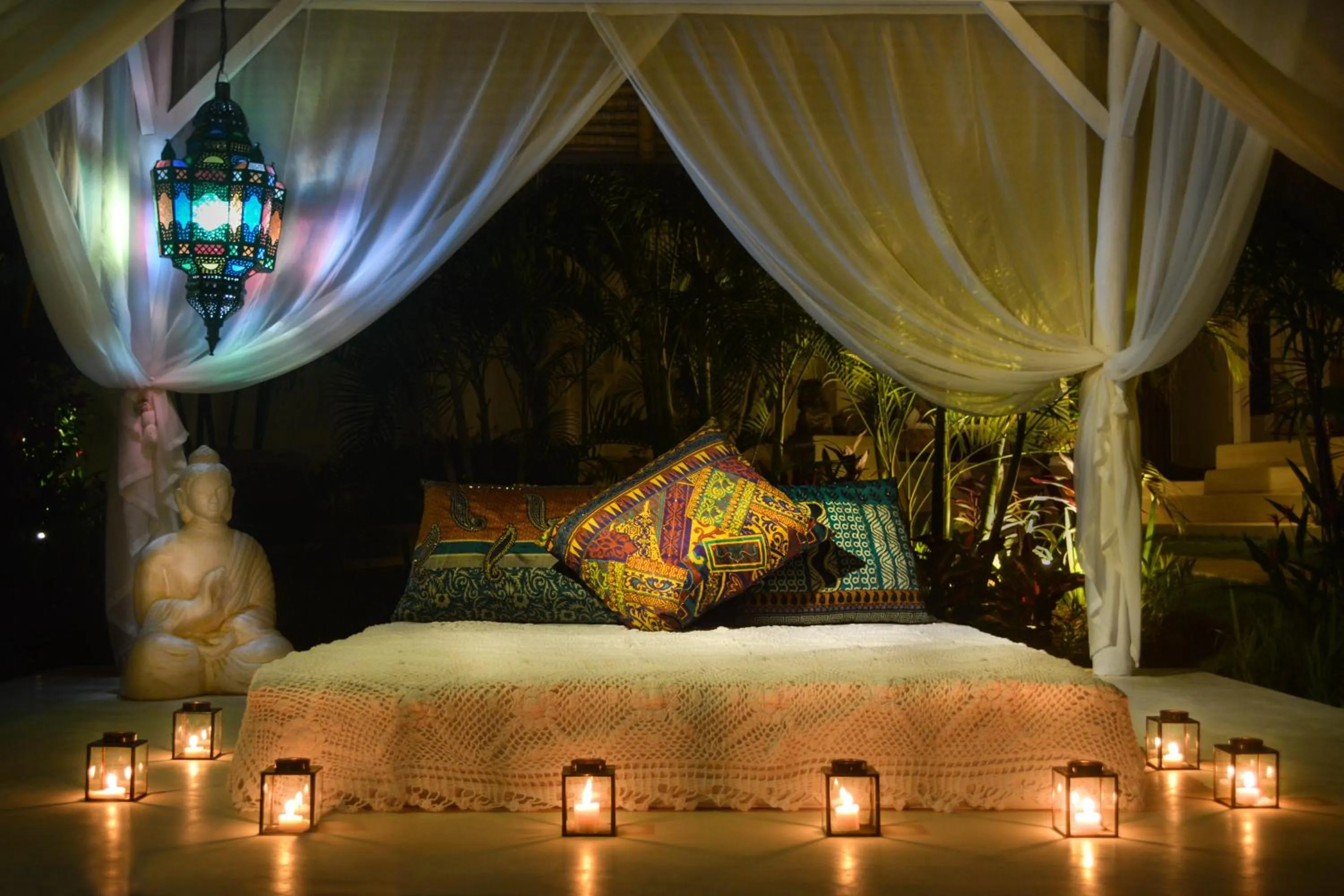 Seating area, Bed in Sal Secret Spot