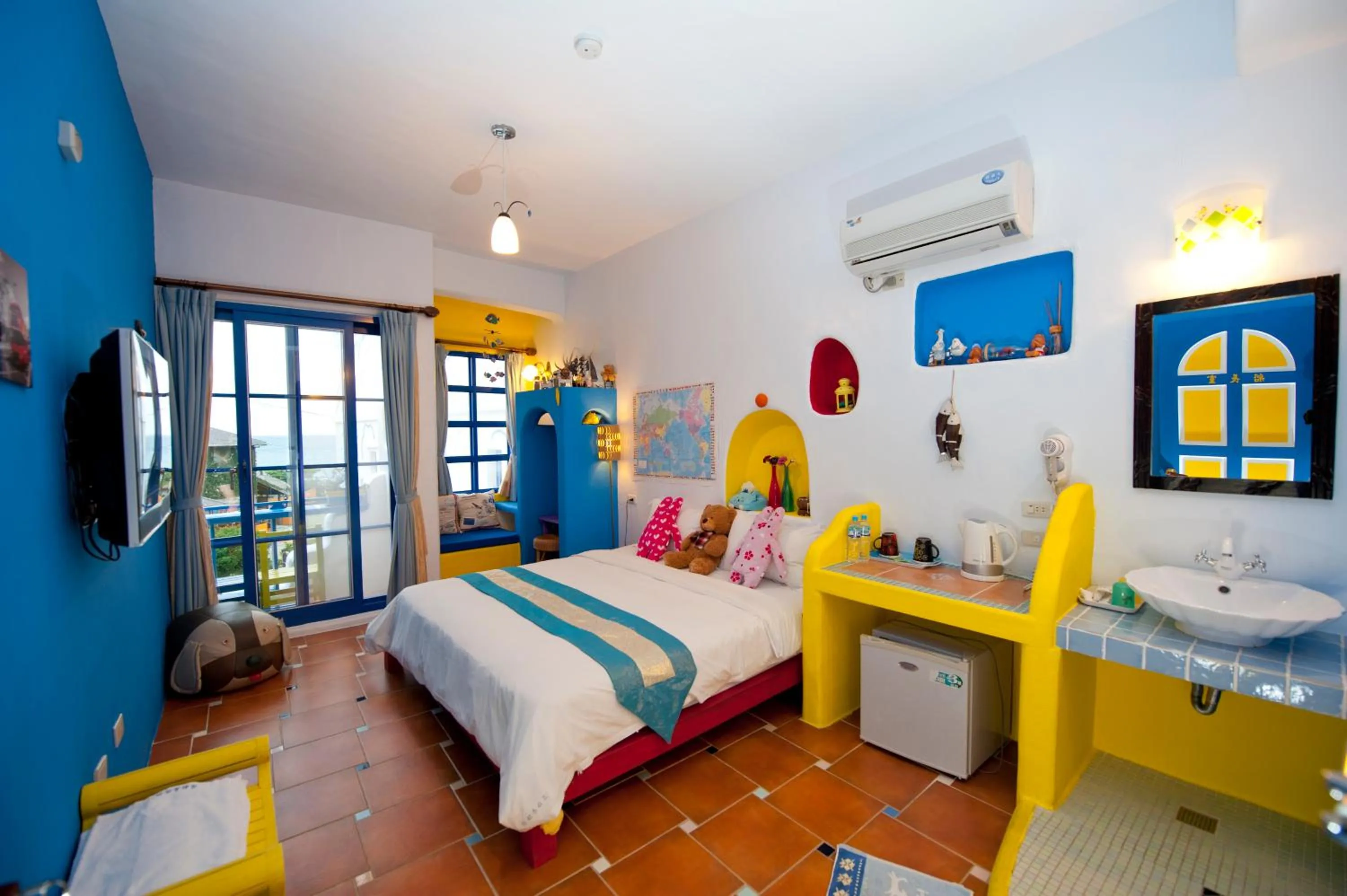 Deluxe Double Room with Balcony and Sea View in Captain Homestay