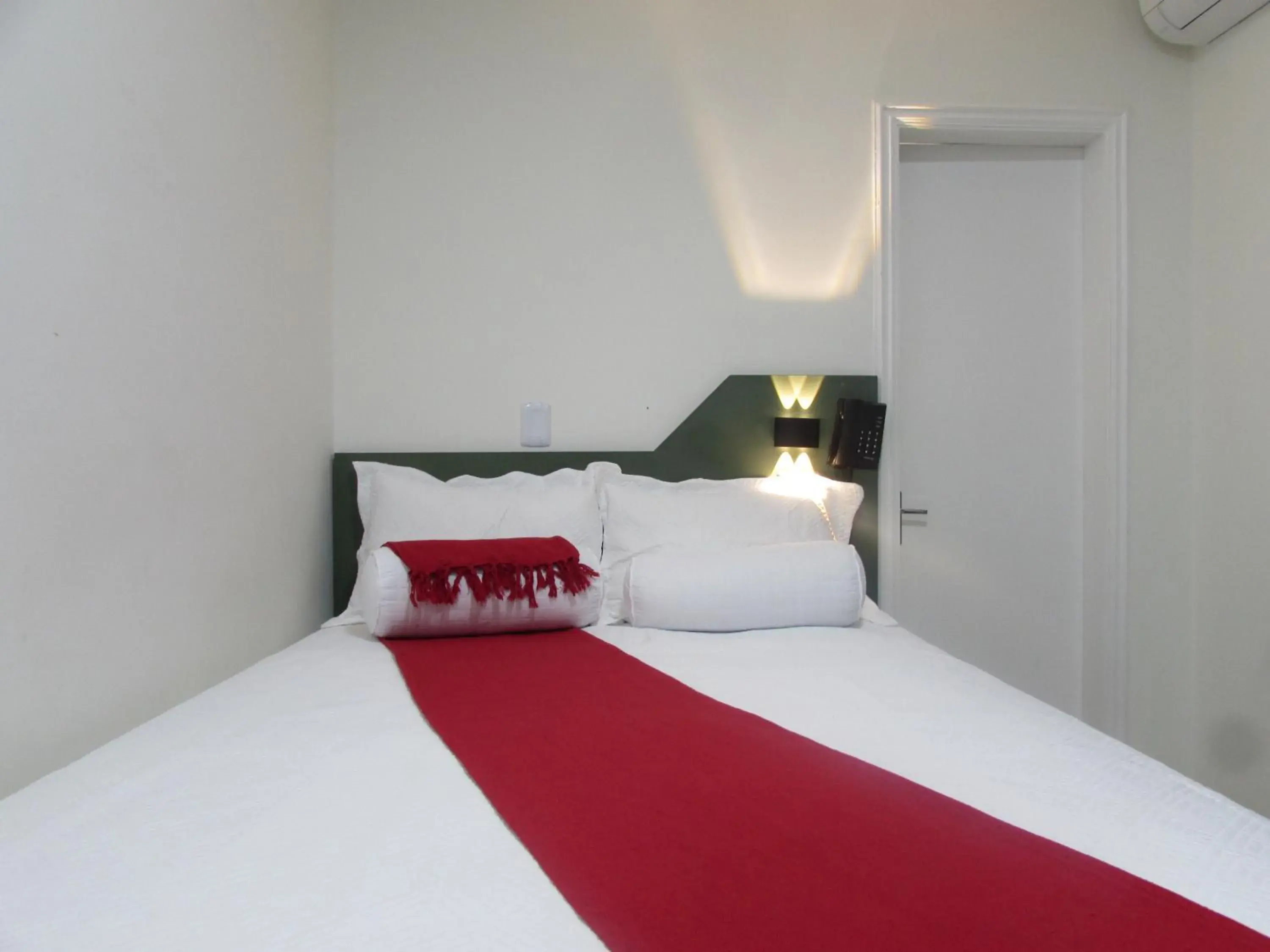 Standard Double Room - single occupancy in "Hotel Paramount" Próximo a 25 Março, Brás, Bom Retiro, Exporcenter Norte e Distrito do Anhembi Standard Double Room - single occupancy in "Hotel Paramount" Próximo a 25 Março, Brás, Bom Retiro, Exporcenter Norte e Distrito do Anhembi
