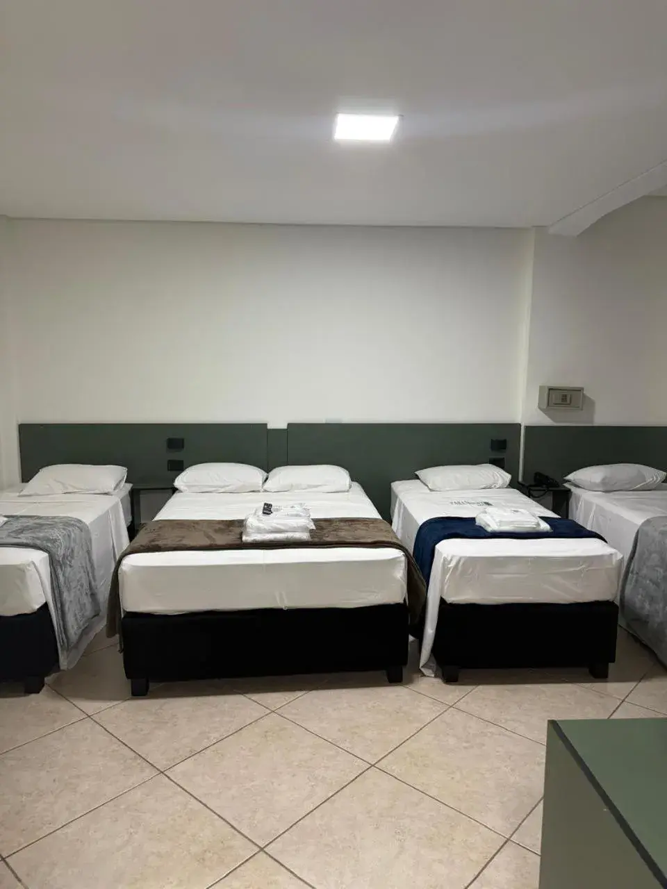 Family Suite in "Hotel Paramount" Próximo a 25 Março, Brás, Bom Retiro, Exporcenter Norte e Distrito do Anhembi Family Suite in "Hotel Paramount" Próximo a 25 Março, Brás, Bom Retiro, Exporcenter Norte e Distrito do Anhembi