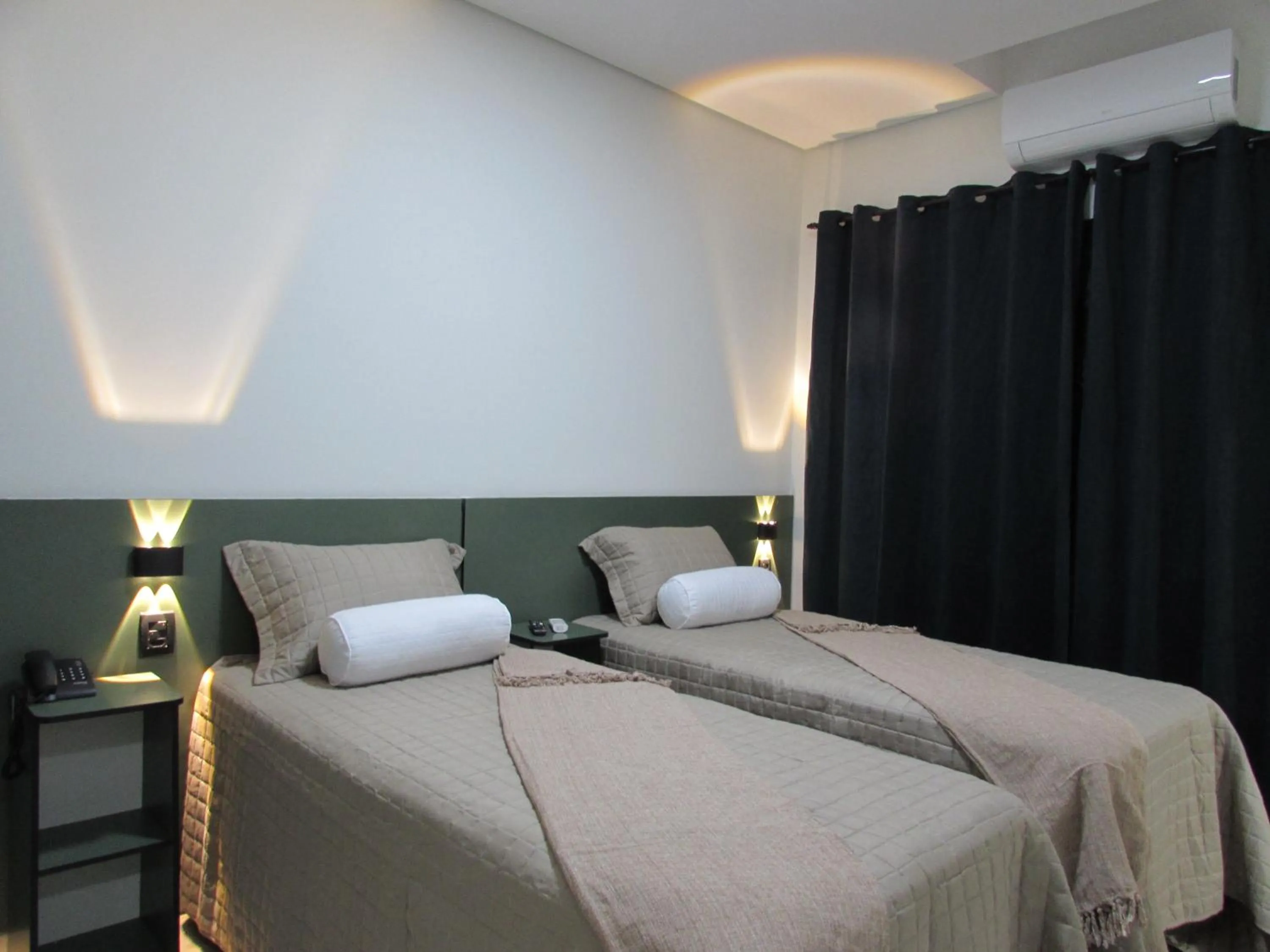 Superior Twin Room - single occupancy in "Hotel Paramount" Próximo a 25 Março, Brás, Bom Retiro, Exporcenter Norte e Distrito do Anhembi