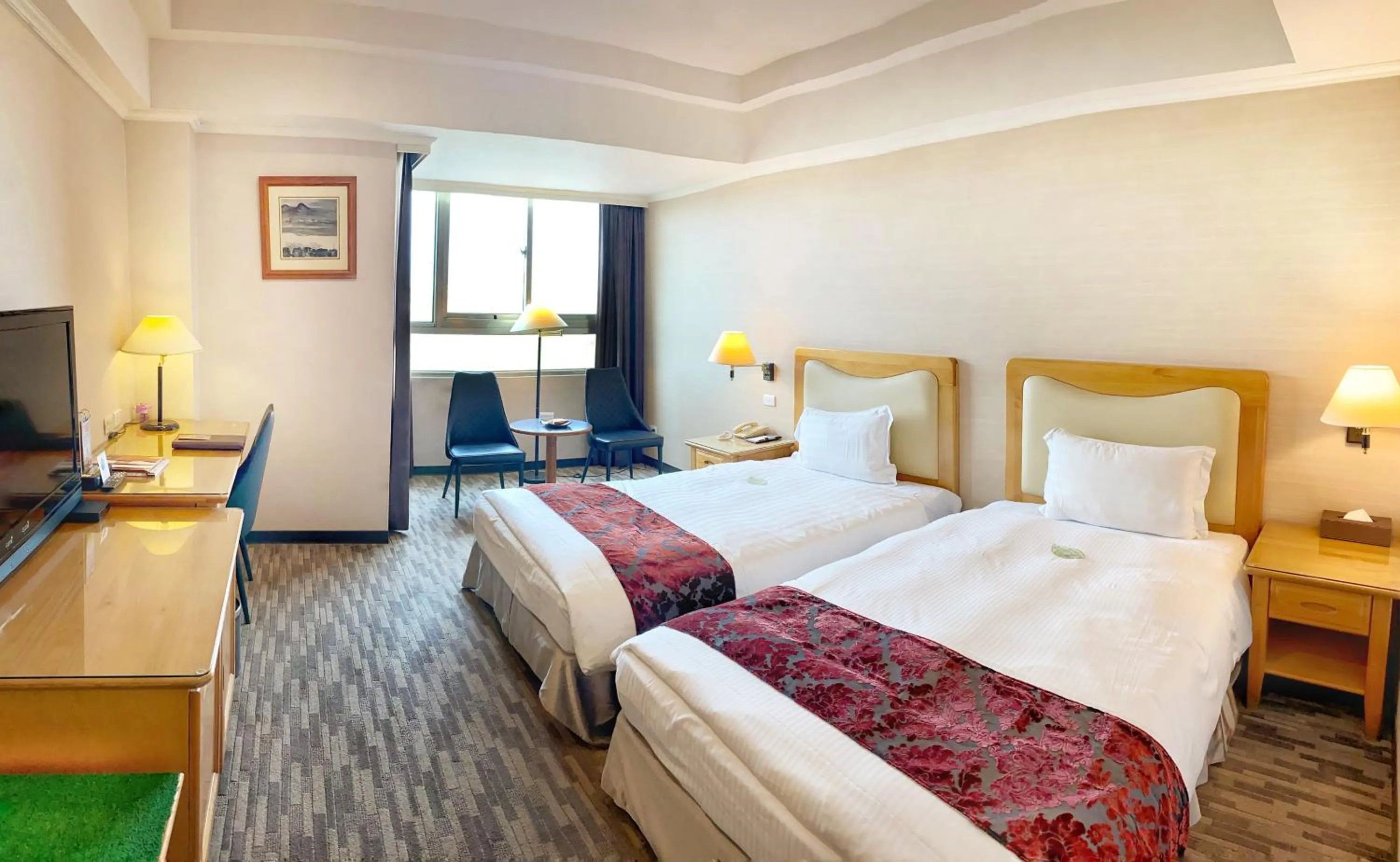 Photo of the whole room, Bed in Golden Tulip Zhong Xin Hotel Taichung